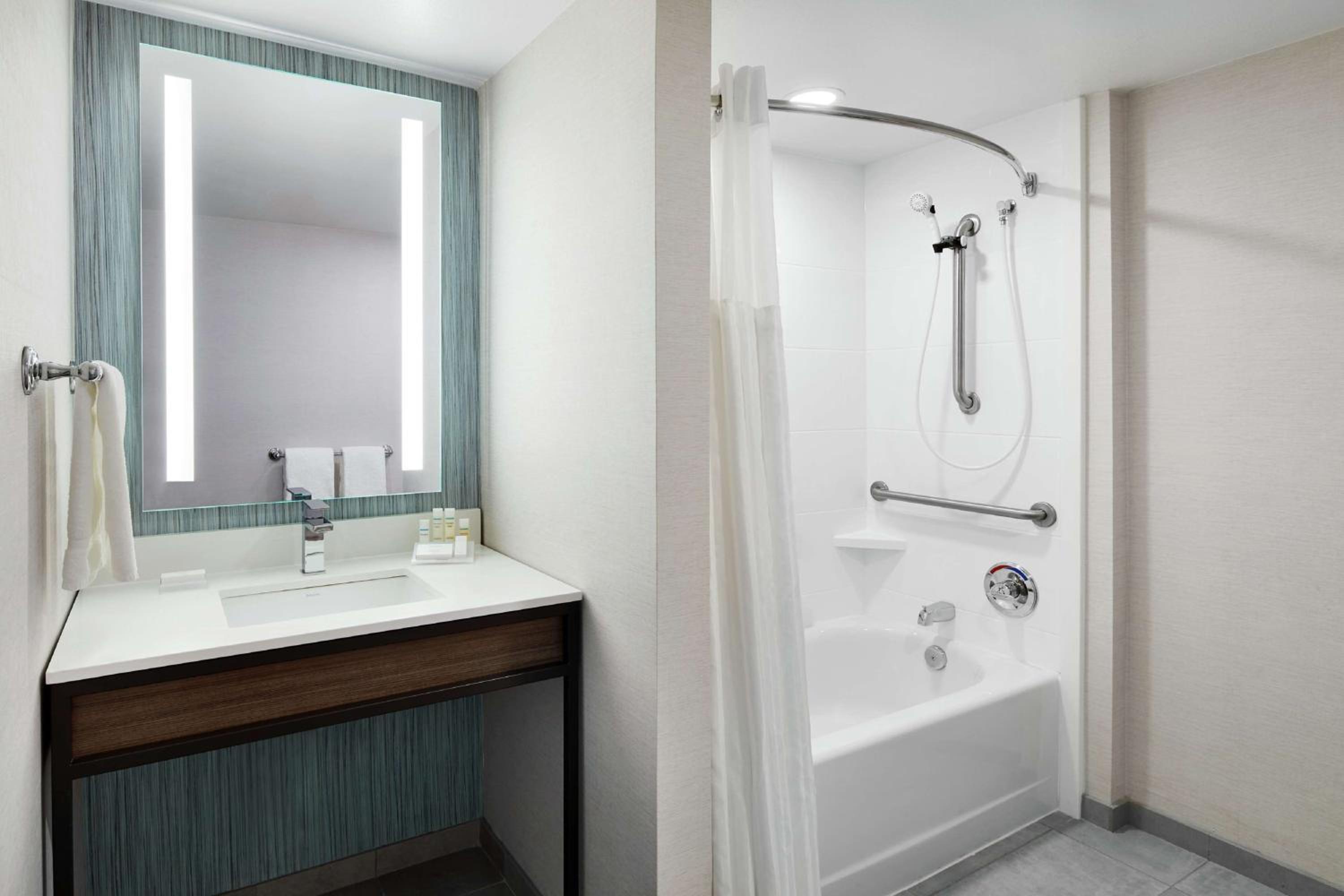 King Room with Tub - Mobility and Hearing Access