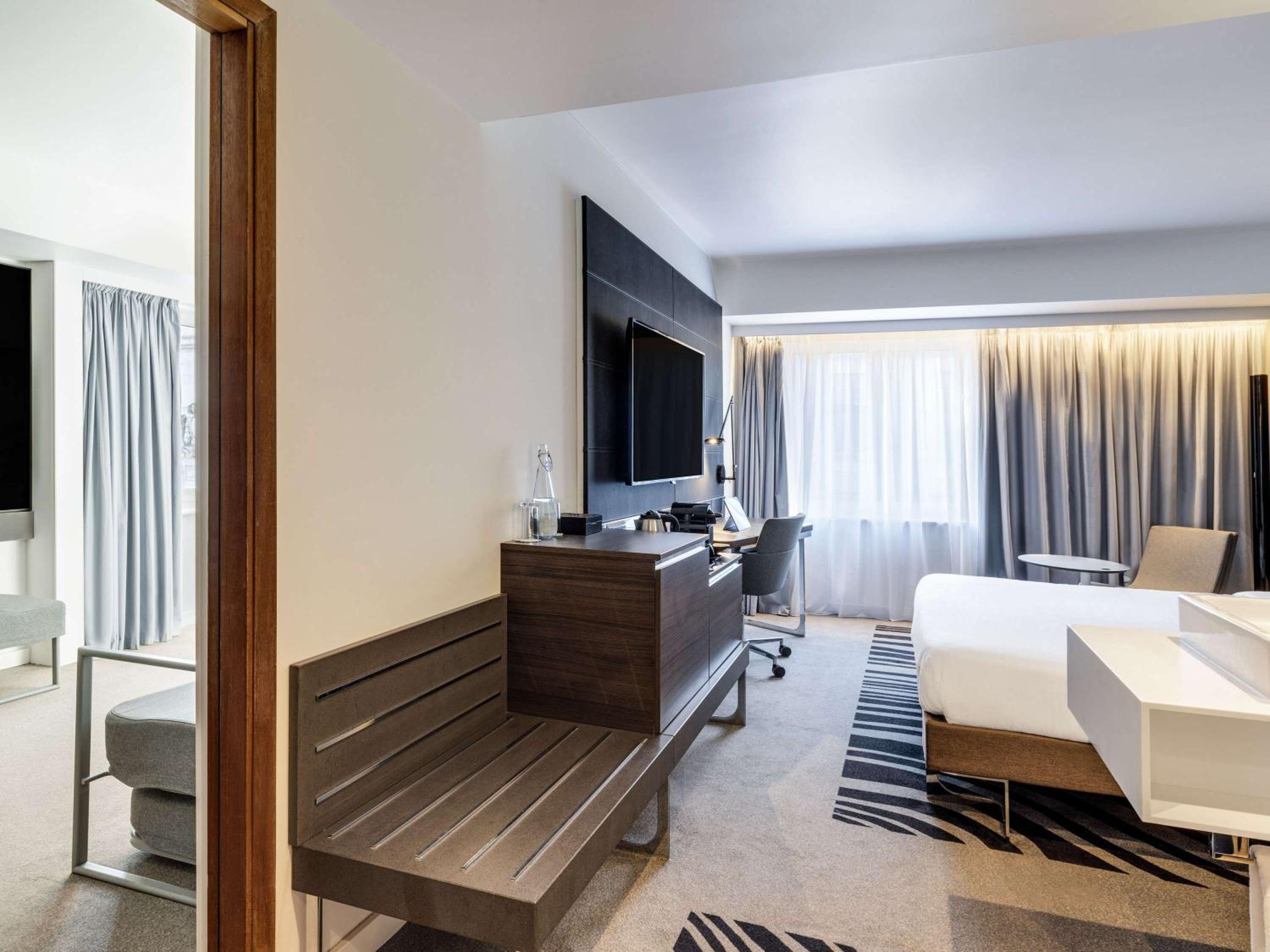 King Suite with Sofa-Bed