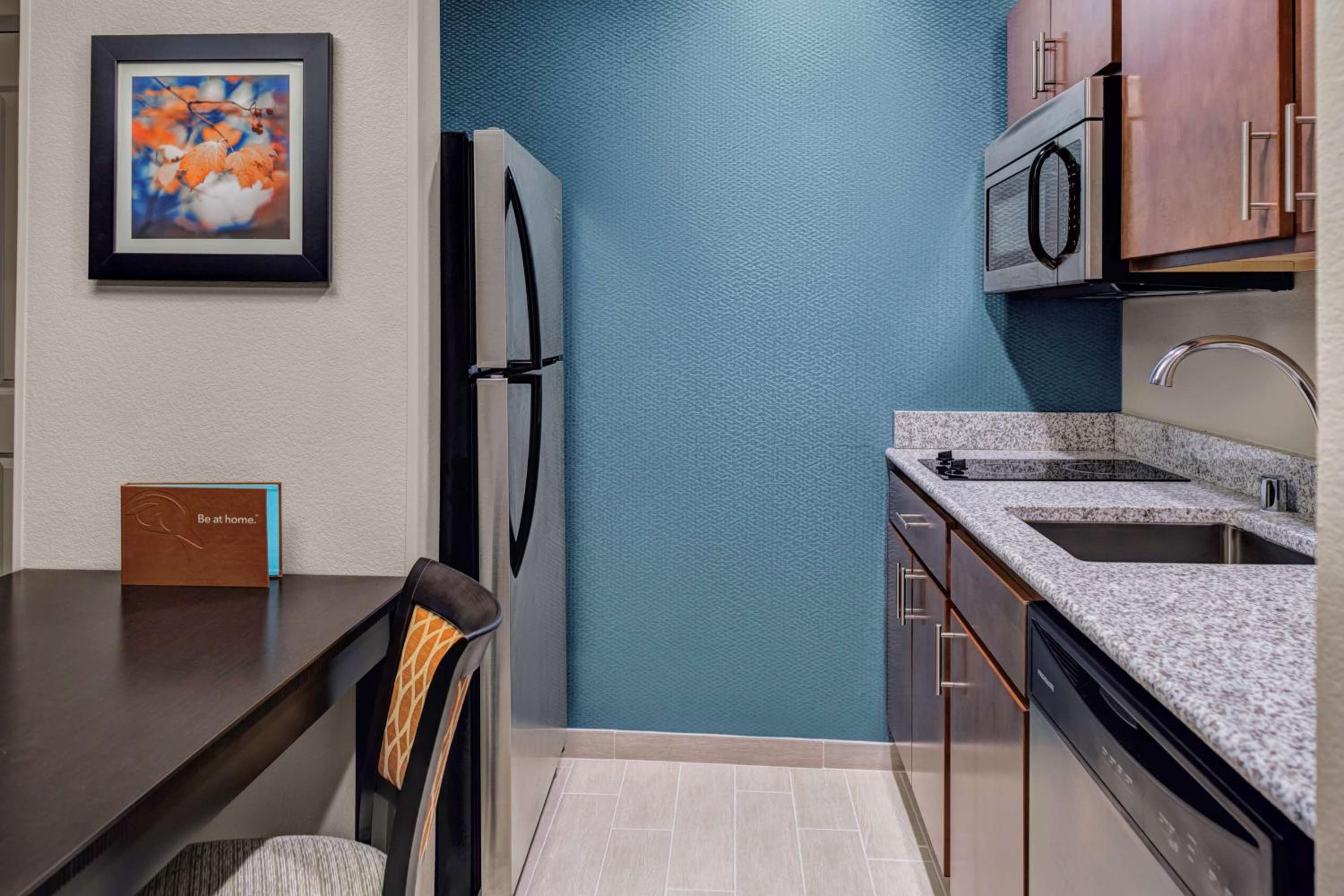 One-Bedroom Queen Suite with Two Queen Beds - Non-Smoking