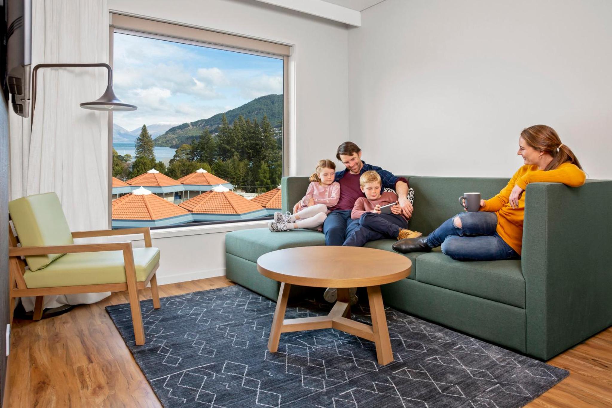 One-Bedroom Suite with Mountain View - Free Breakfast