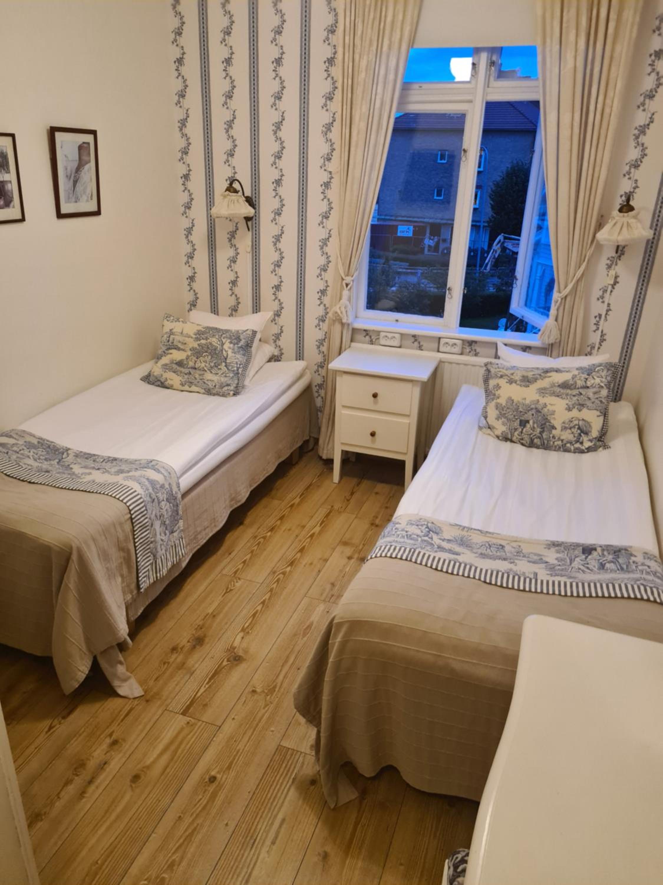 Standard Twin Room with Private Bathroom