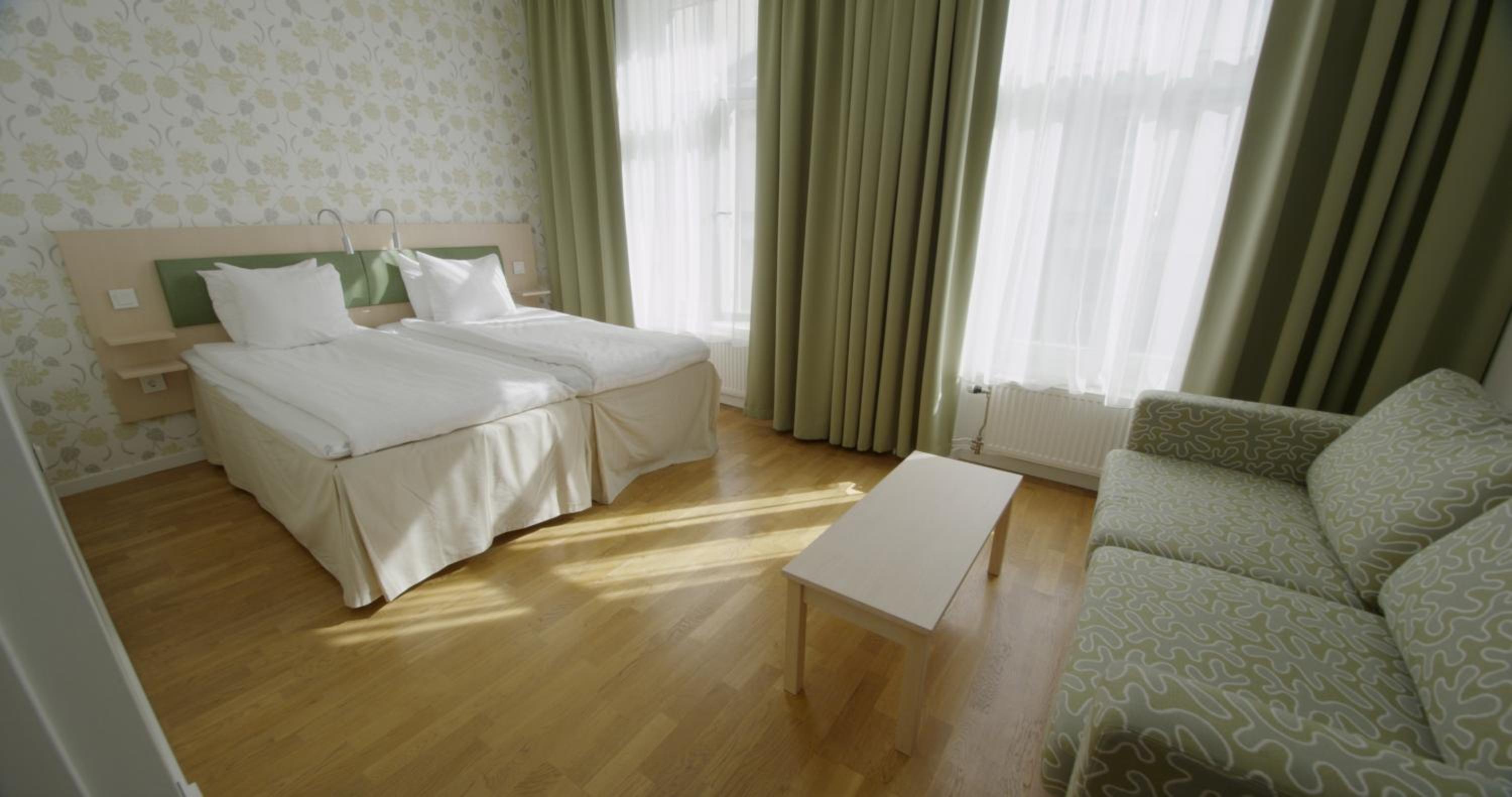 Twin Room with Sofa Bed - Non-Smoking