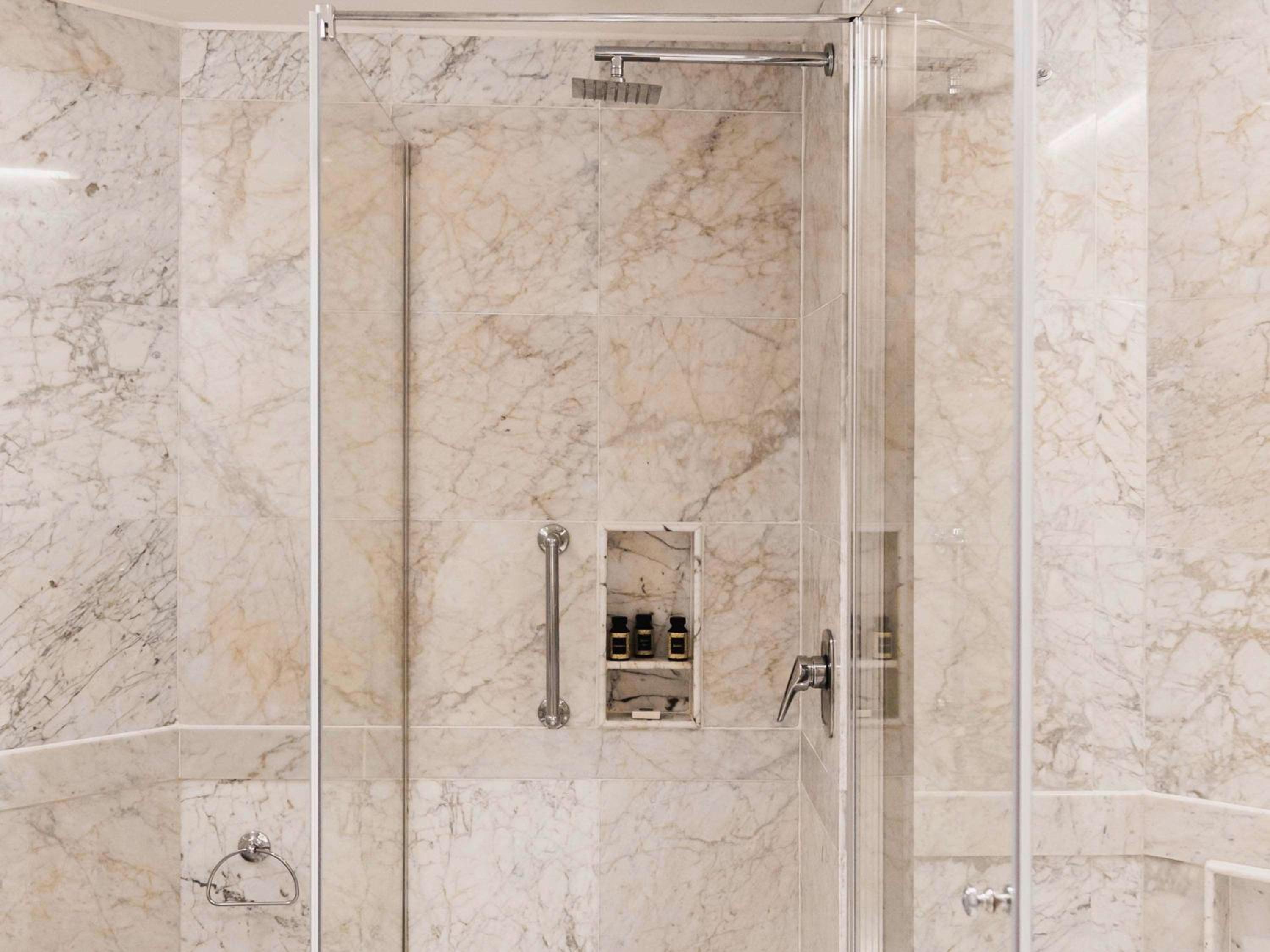 Superior Queen Room with Garden or City View