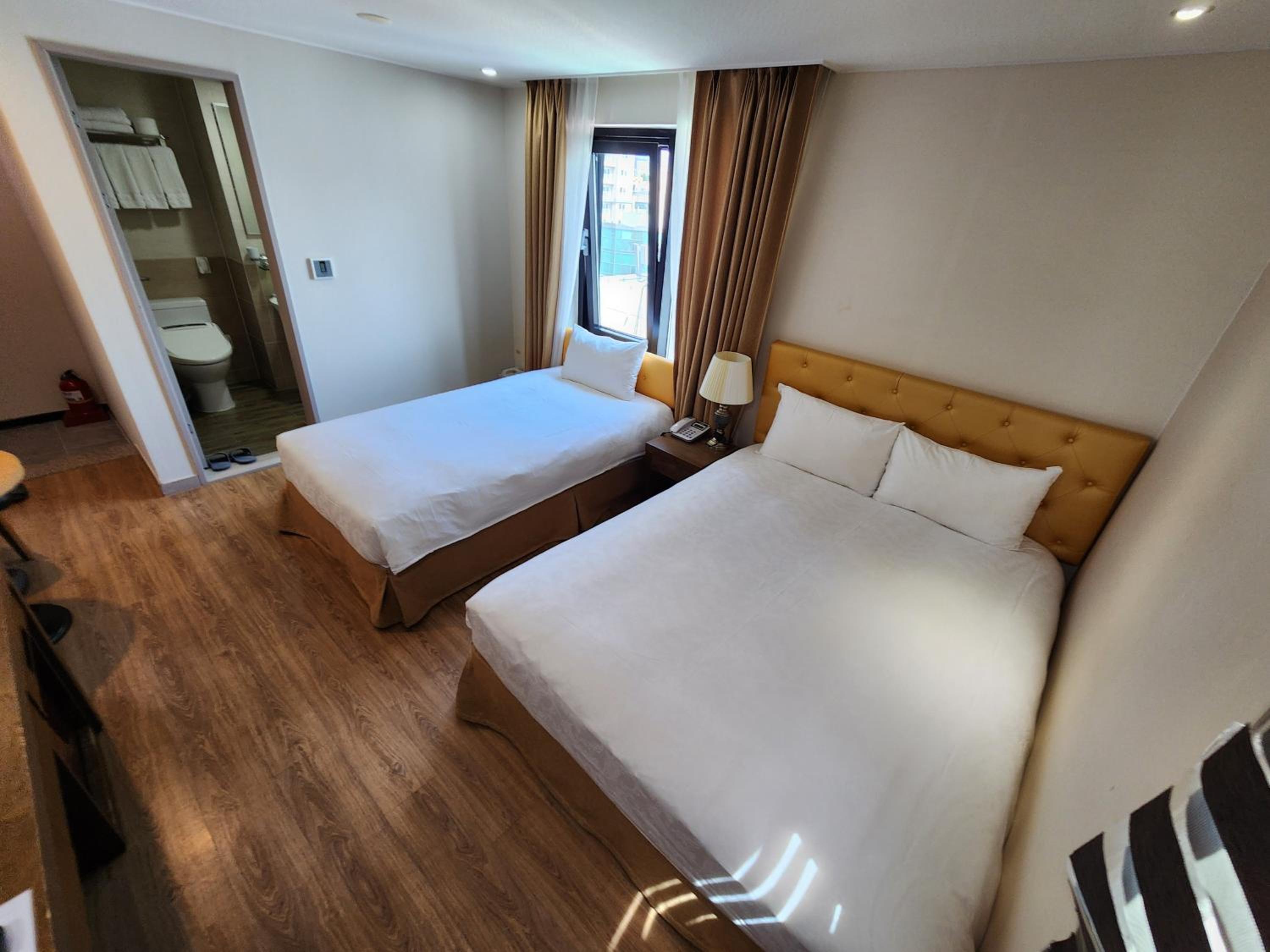 Deluxe Twin Room