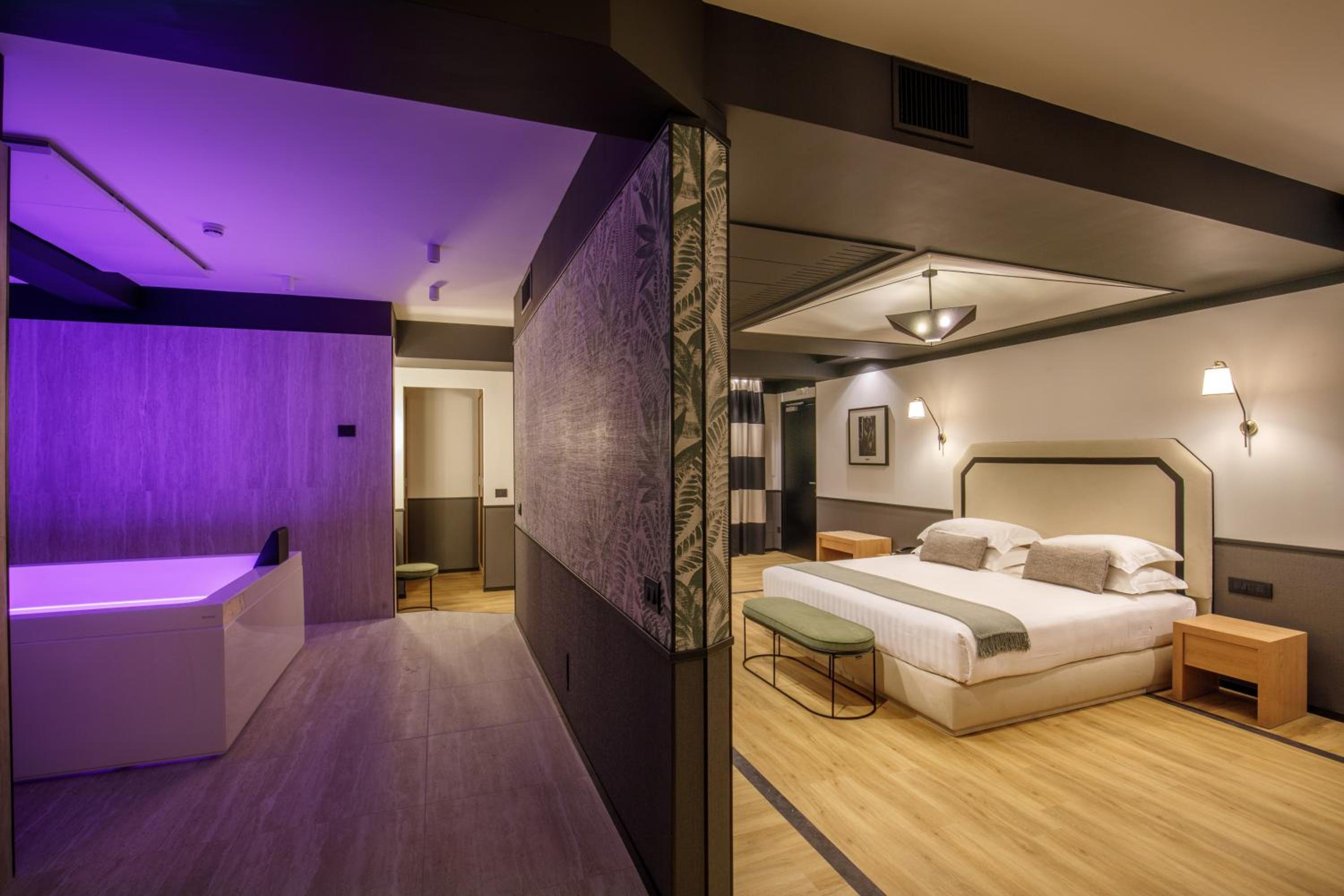 Deluxe Suite With Spa Bath