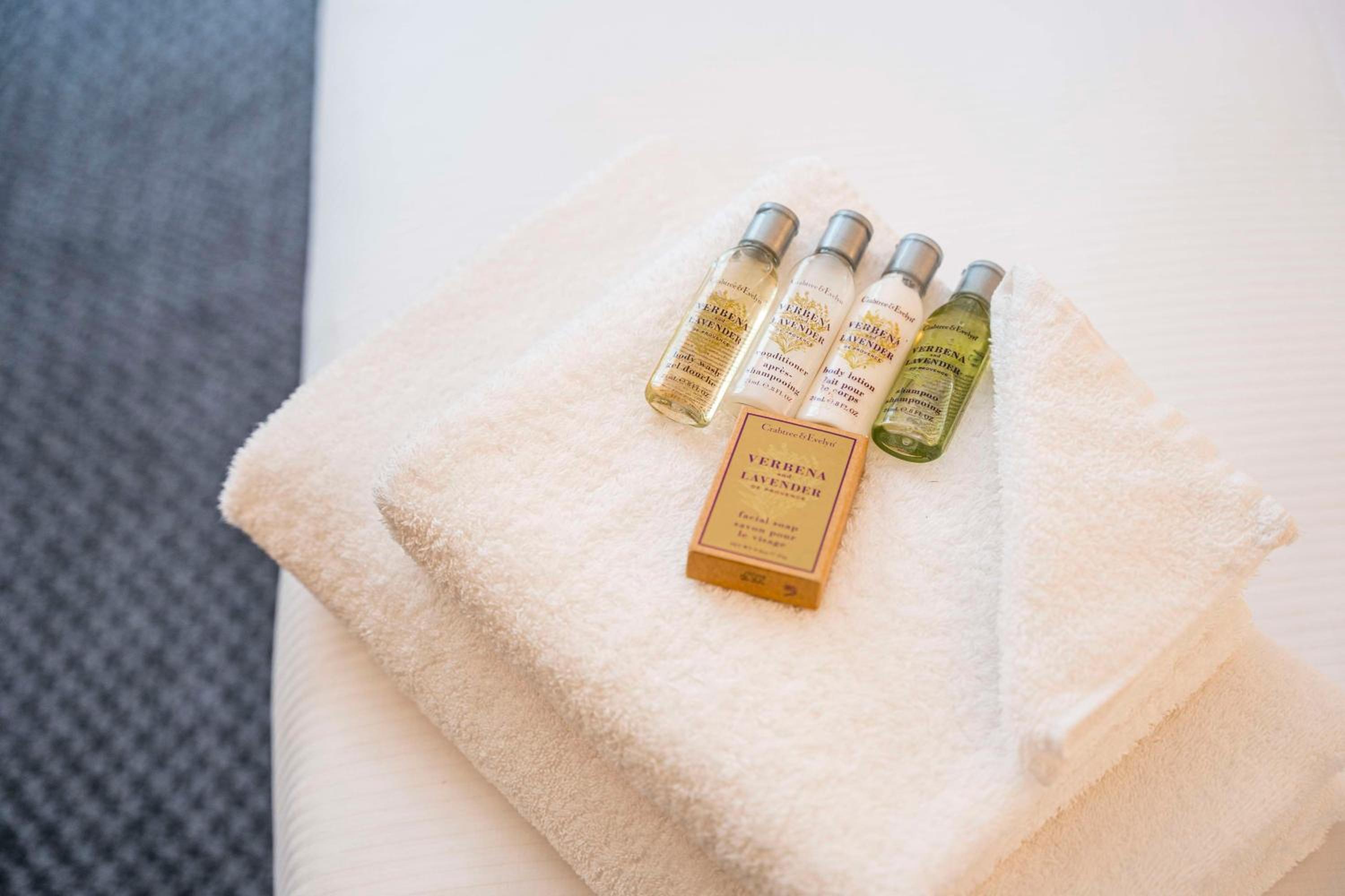 Queen Room with extra bed