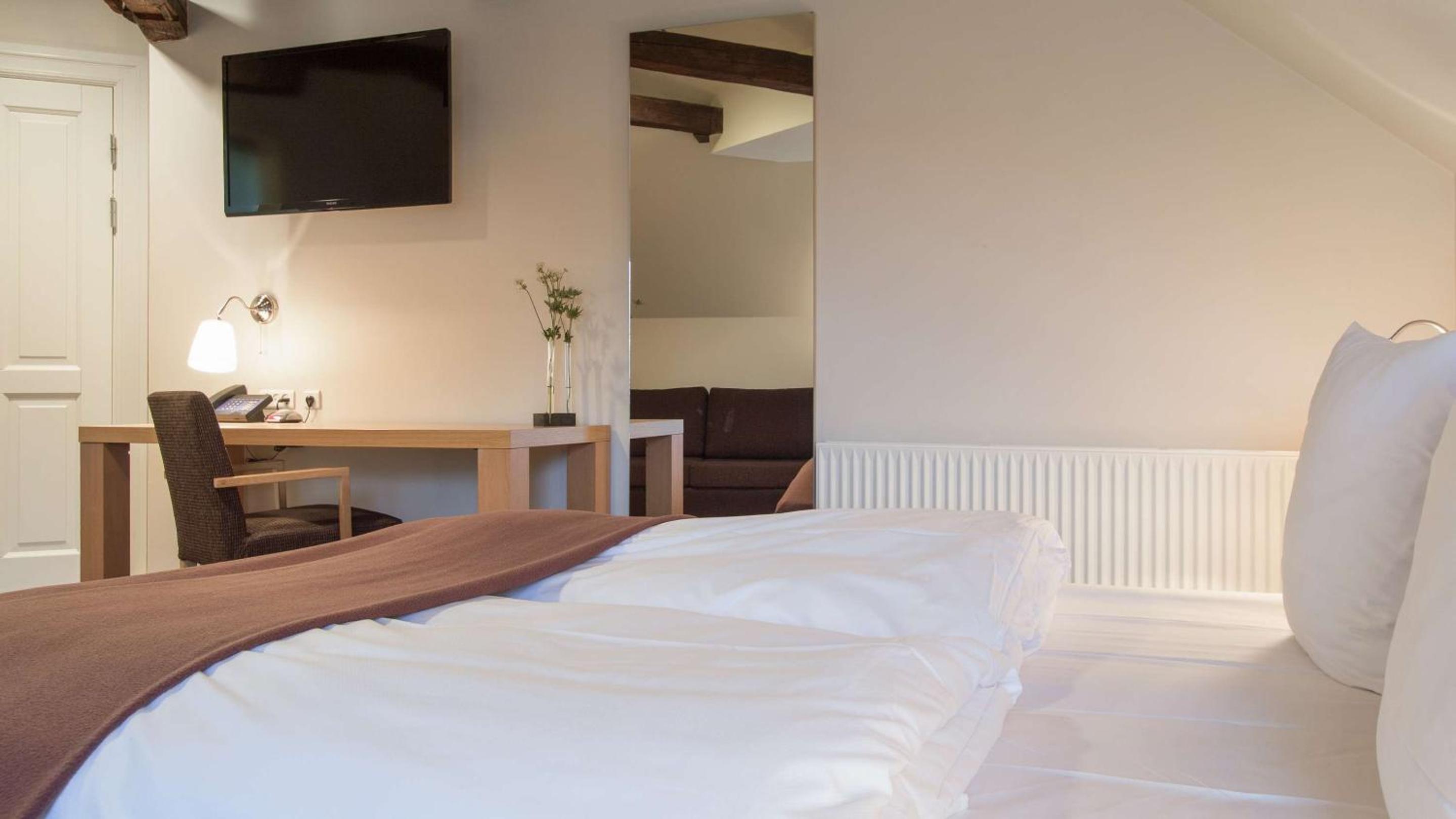 Junior Suite with King Bed and Sofa Bed - Non-Smoking