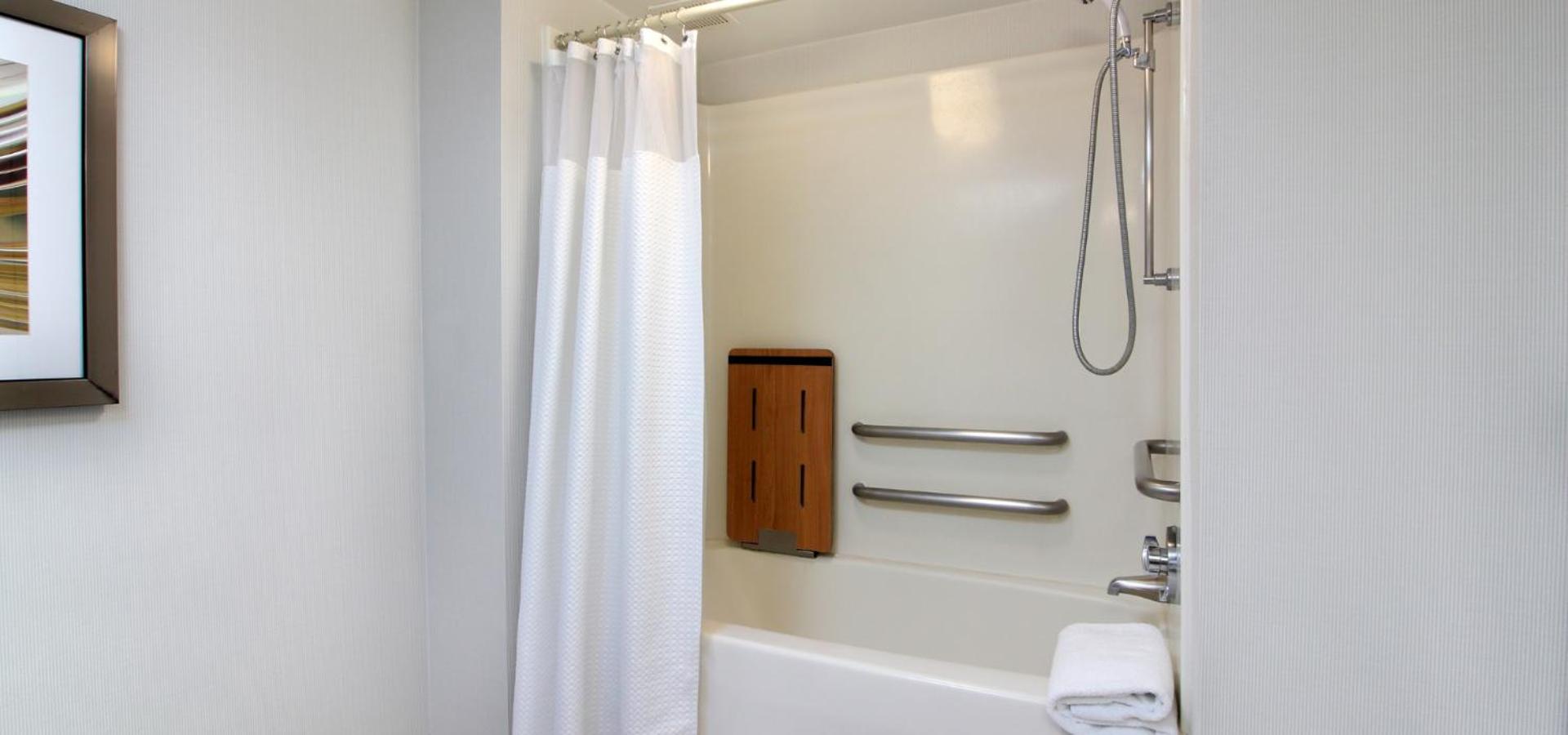 King Room with Sofa Bed and Adapted Tub - Mobility Accessible