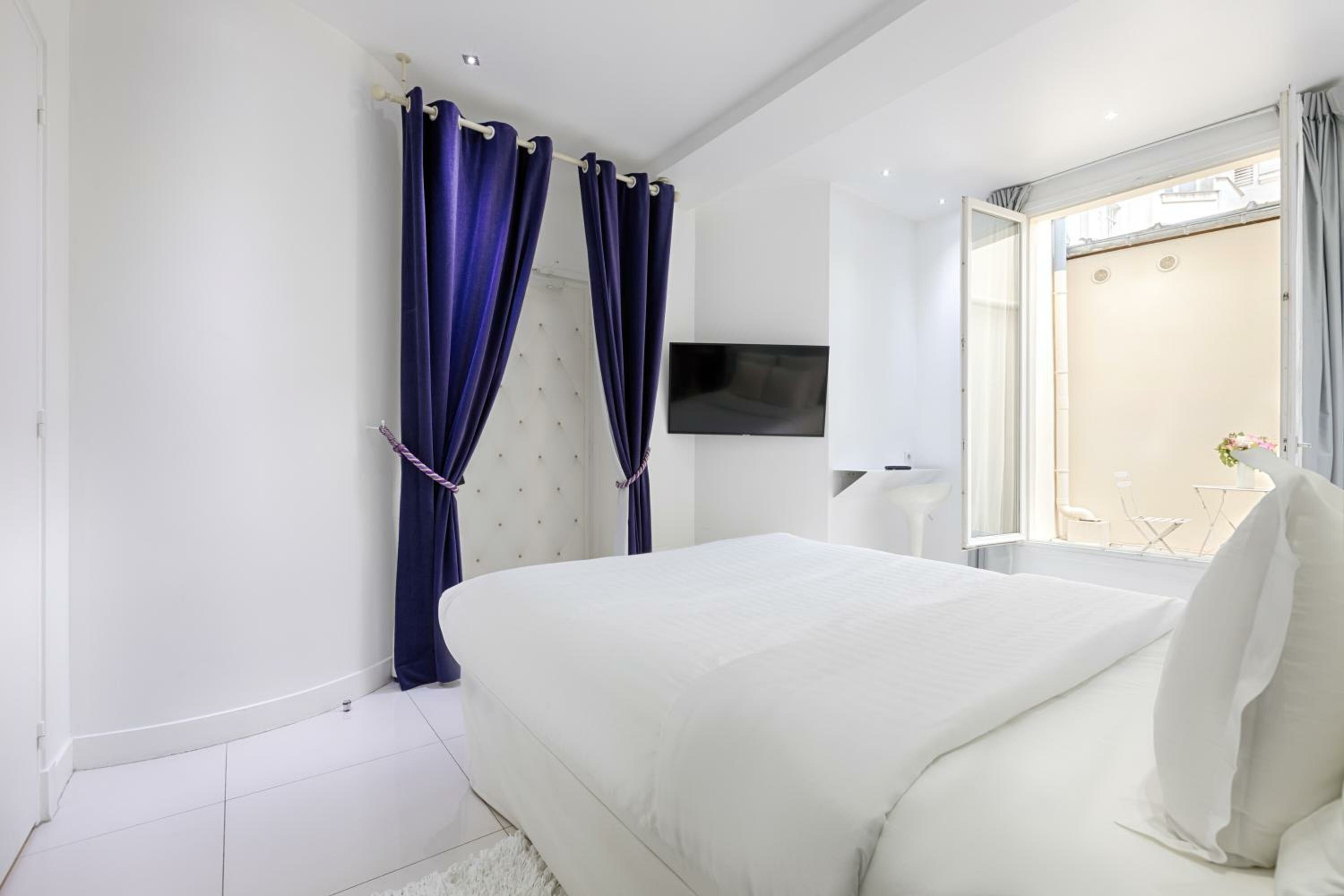 Deluxe Double Room with Shower