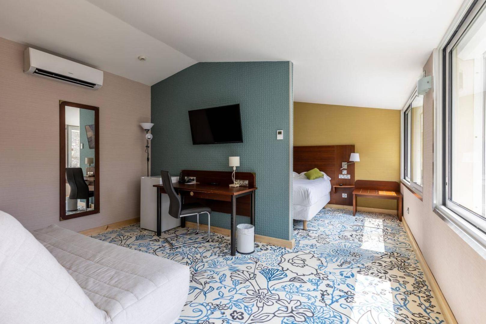 Junior Suite with Sea View or Swimming pool View