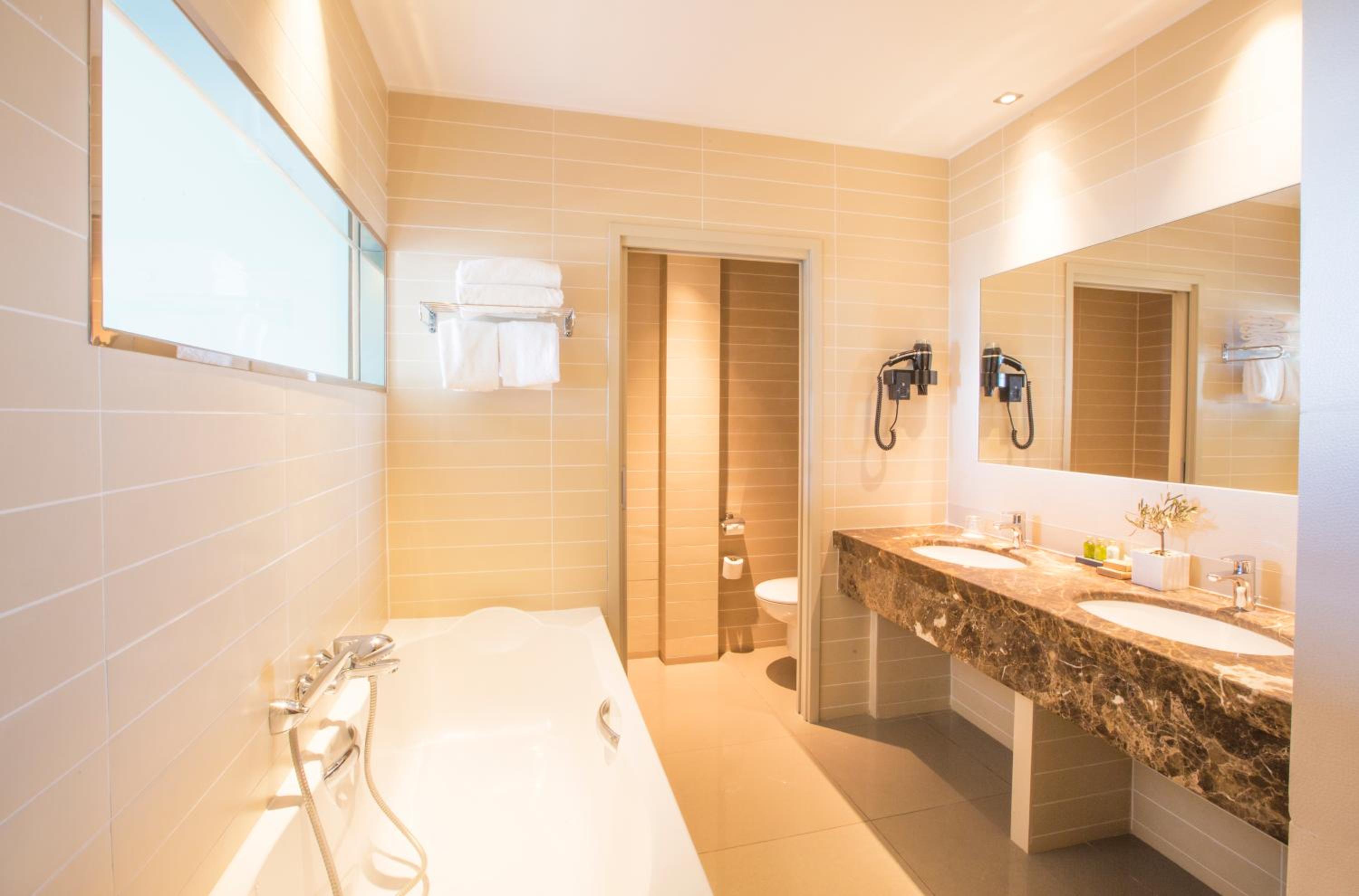 Suite with balcony and Sea View