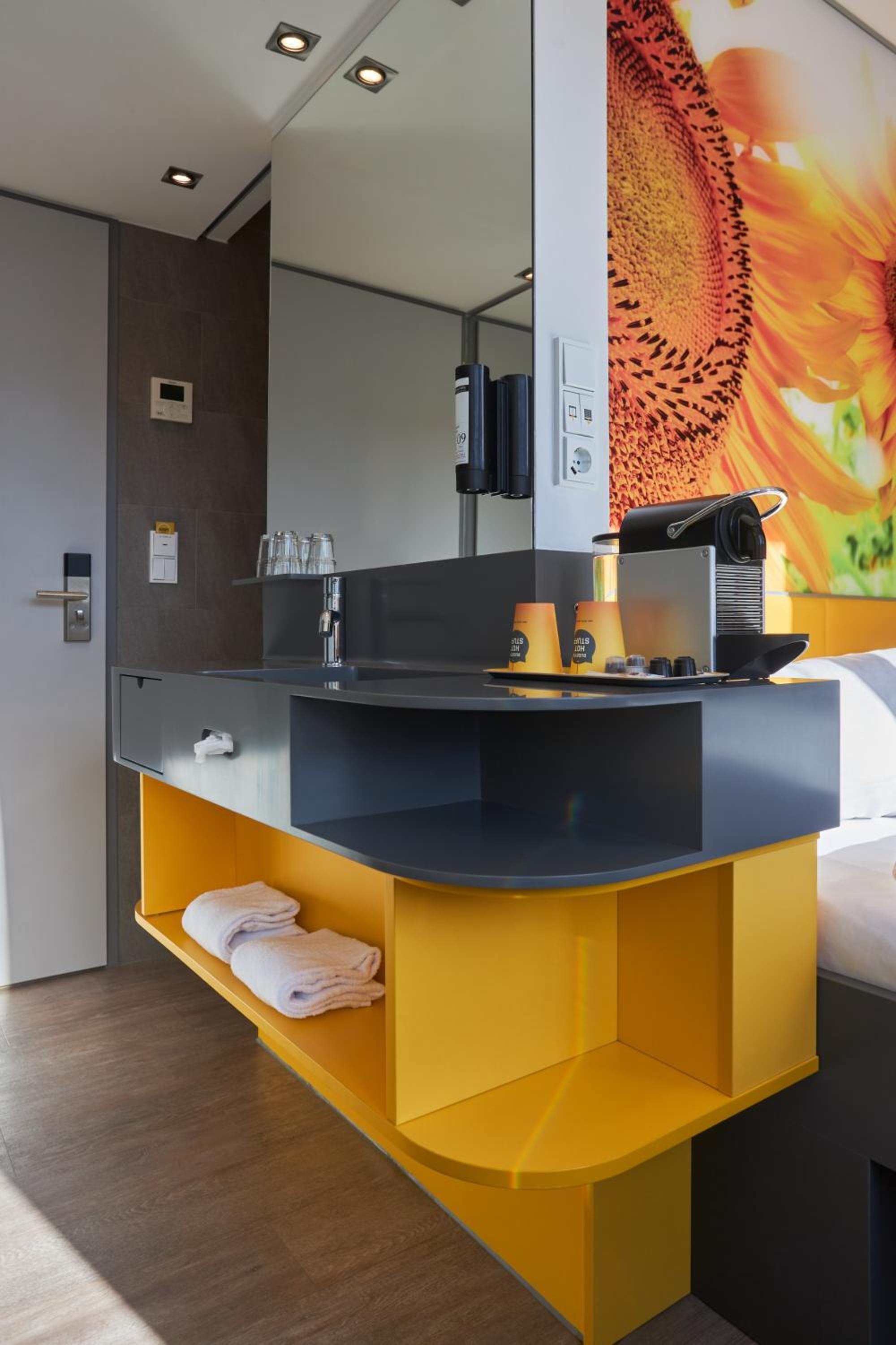 Single Room (33 ft²)