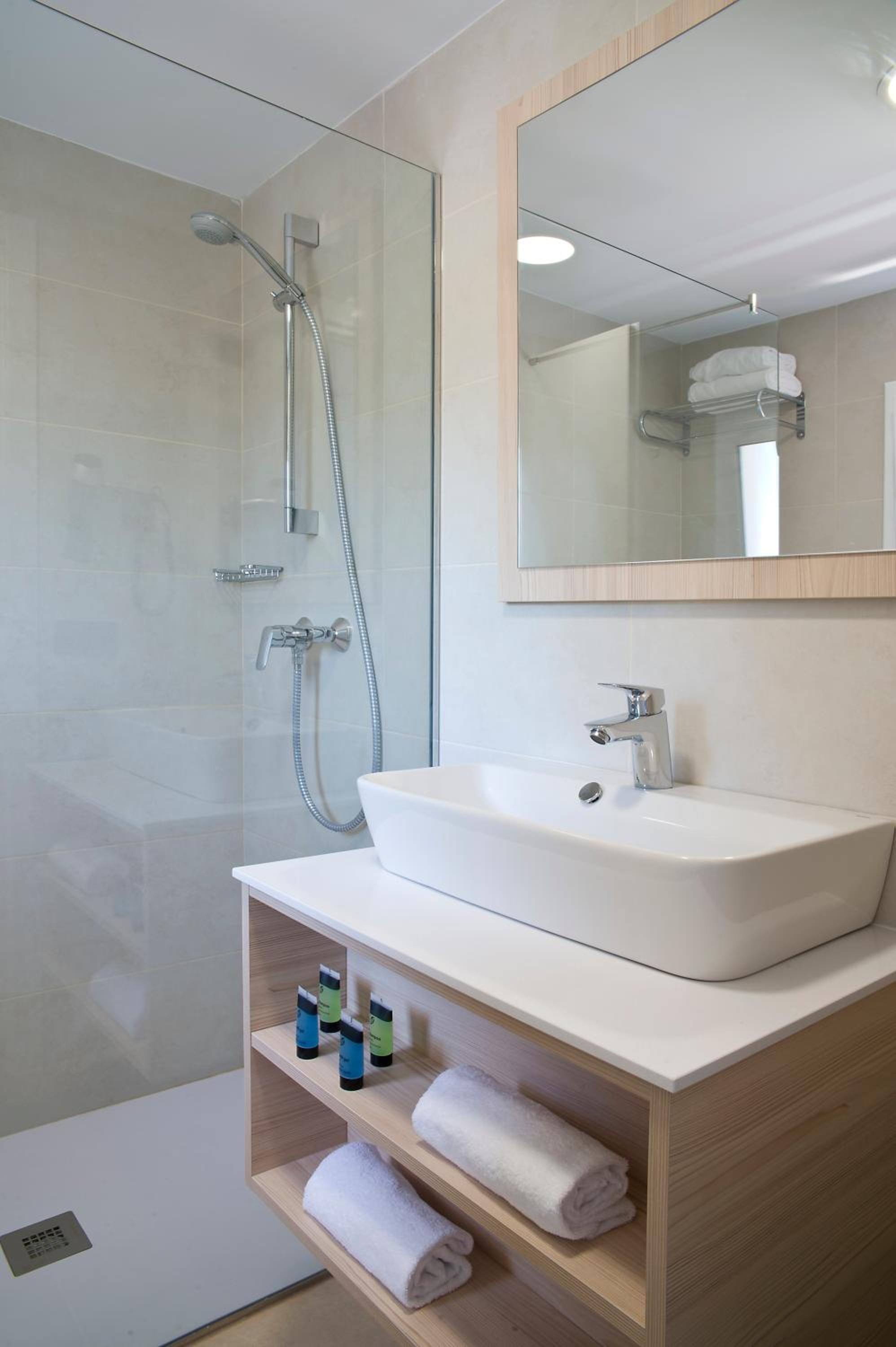 Apartament 1 Room (3 Adults + 1 Child)