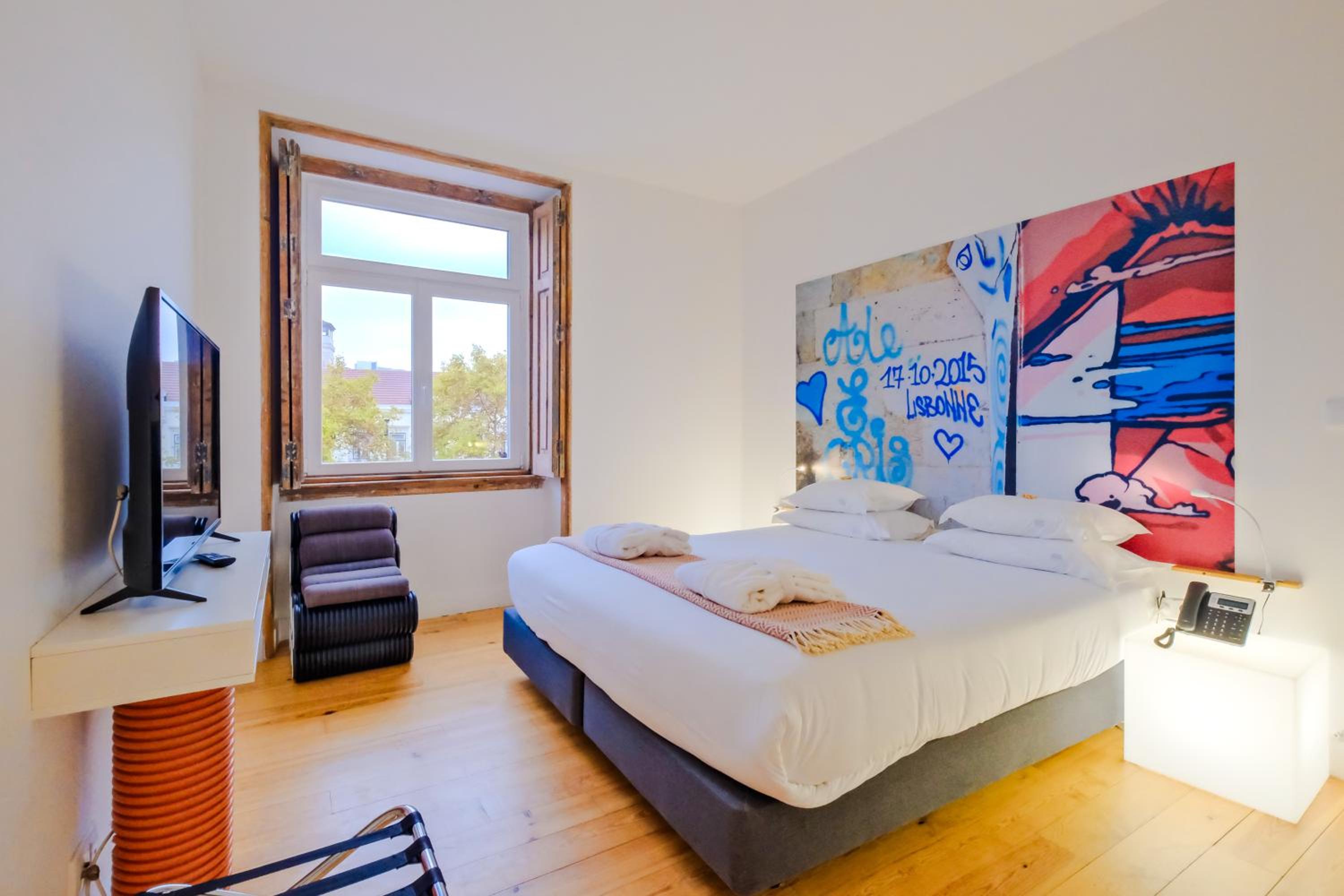 One-Bedroom Apartment with City View