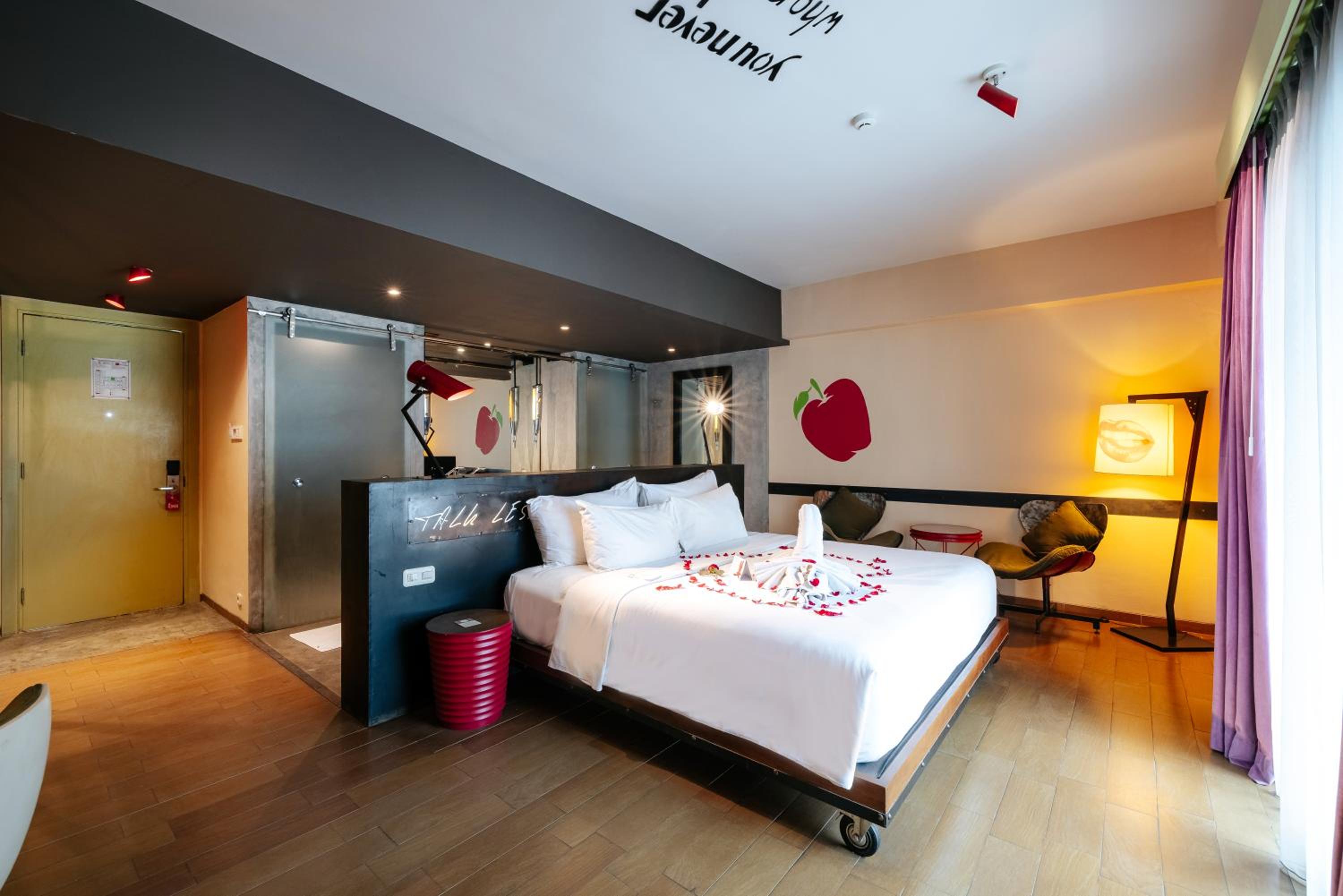 Dash Deluxe Double Room City View with Free 2 Bottles Beer