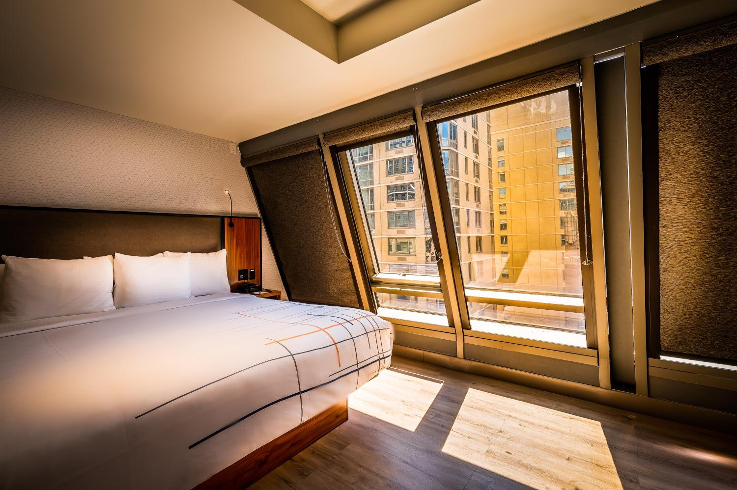 1 King Bed, Premier Room, Non-Smoking 