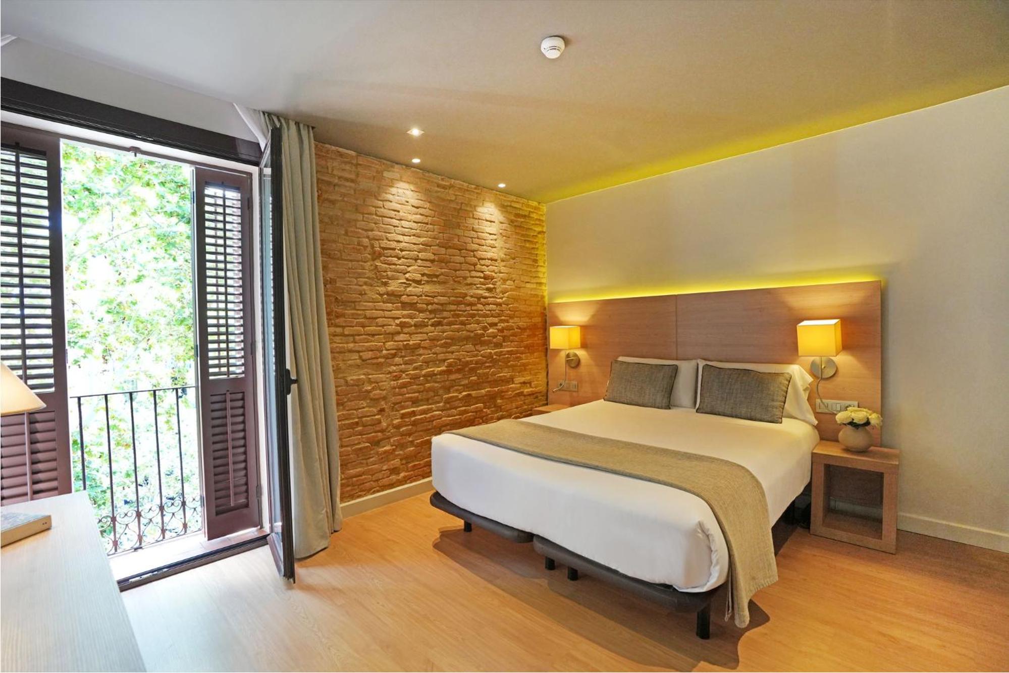 Double Room with Ramblas view