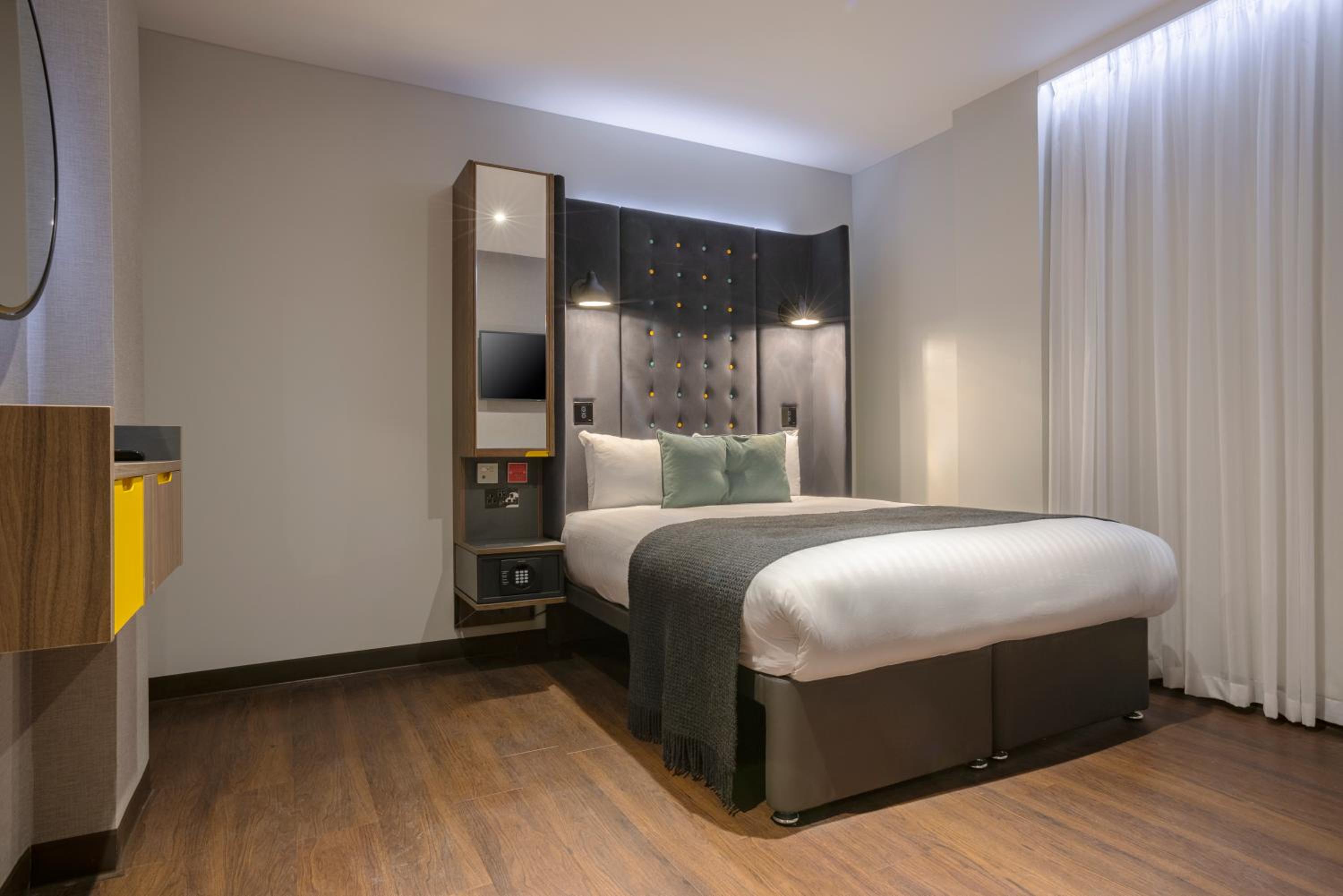 Accessible Double no Window