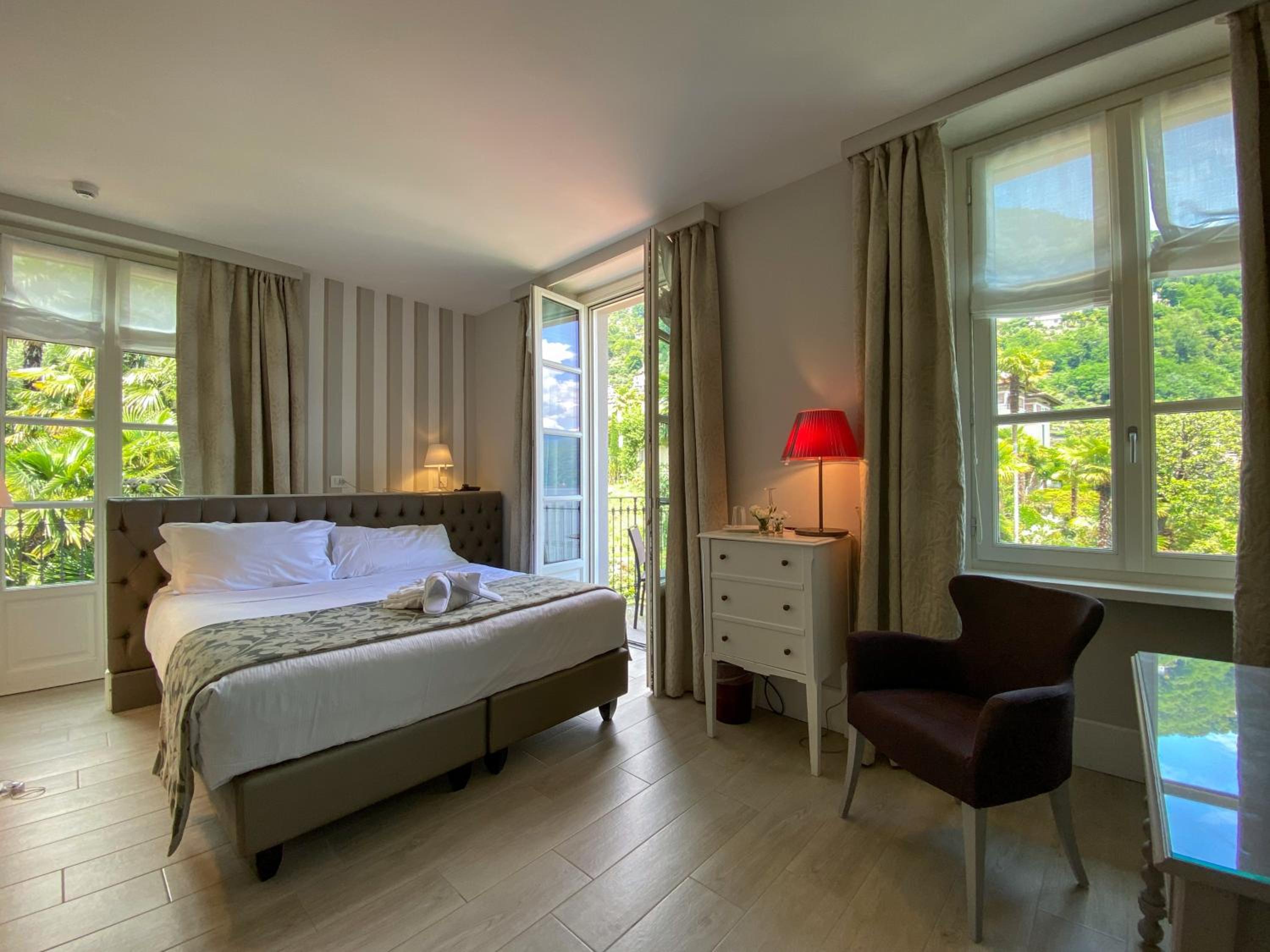 Double Room with Partial Lake View