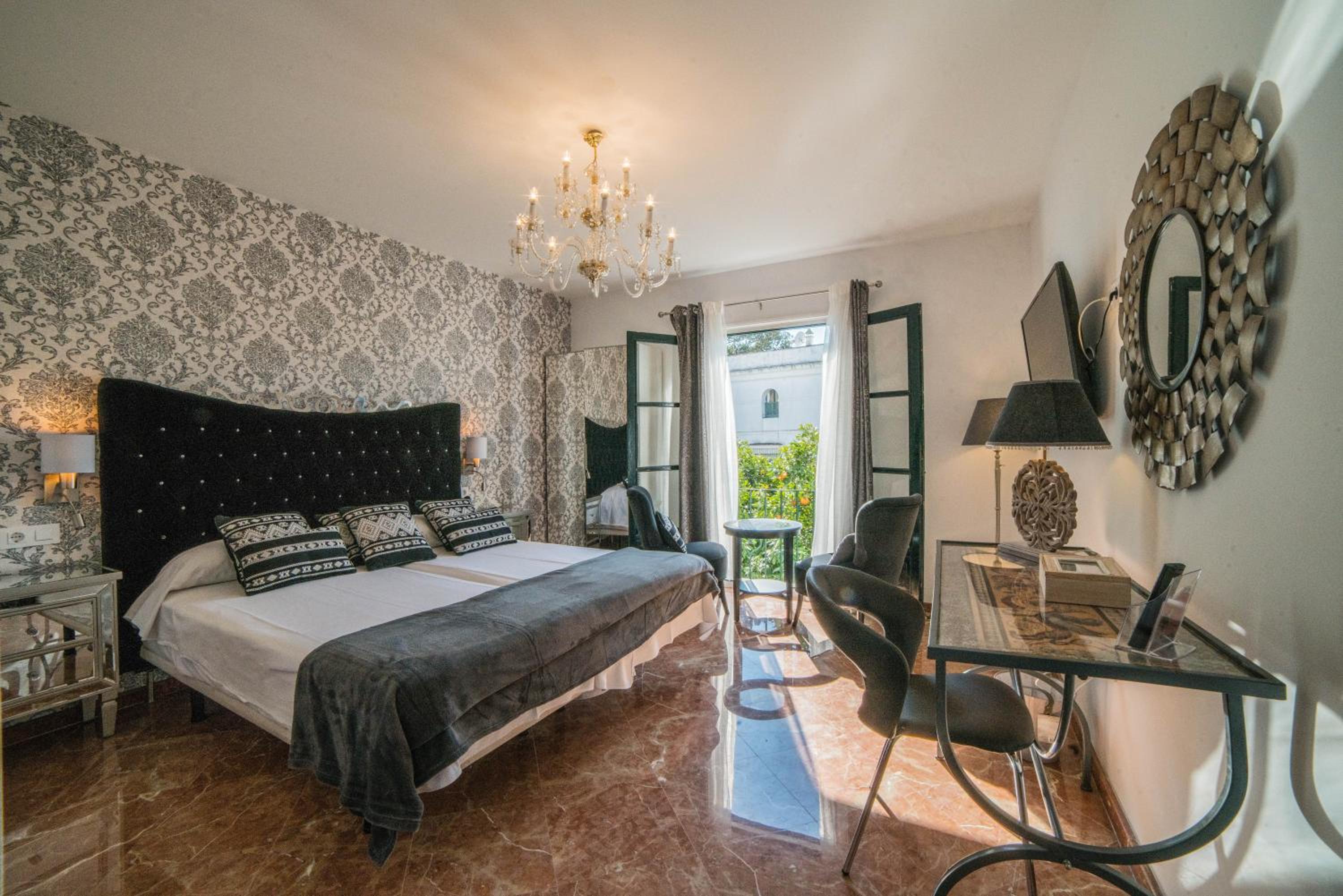 Queen Room with Garden View