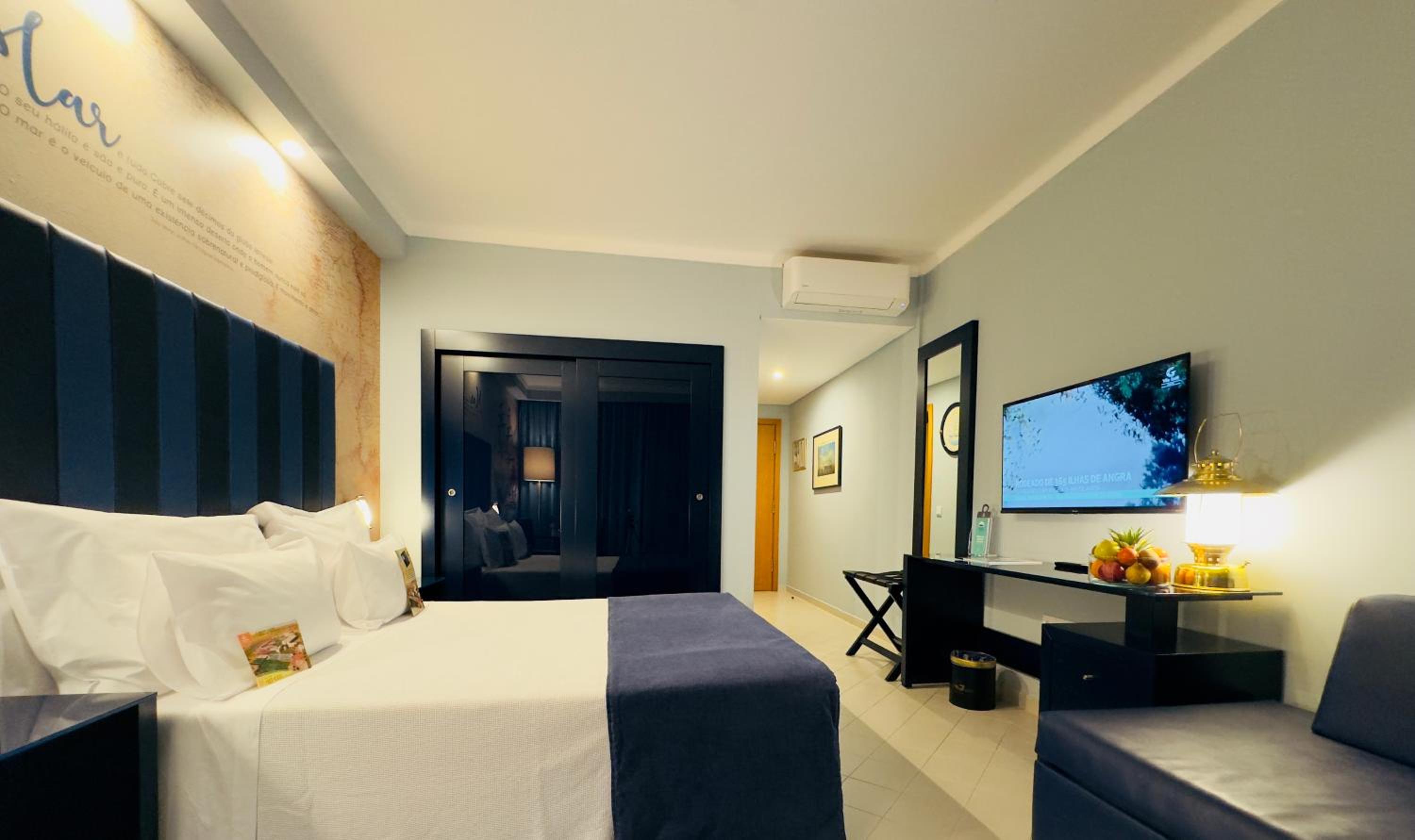 Family Room (2 Adults + 2 Children)