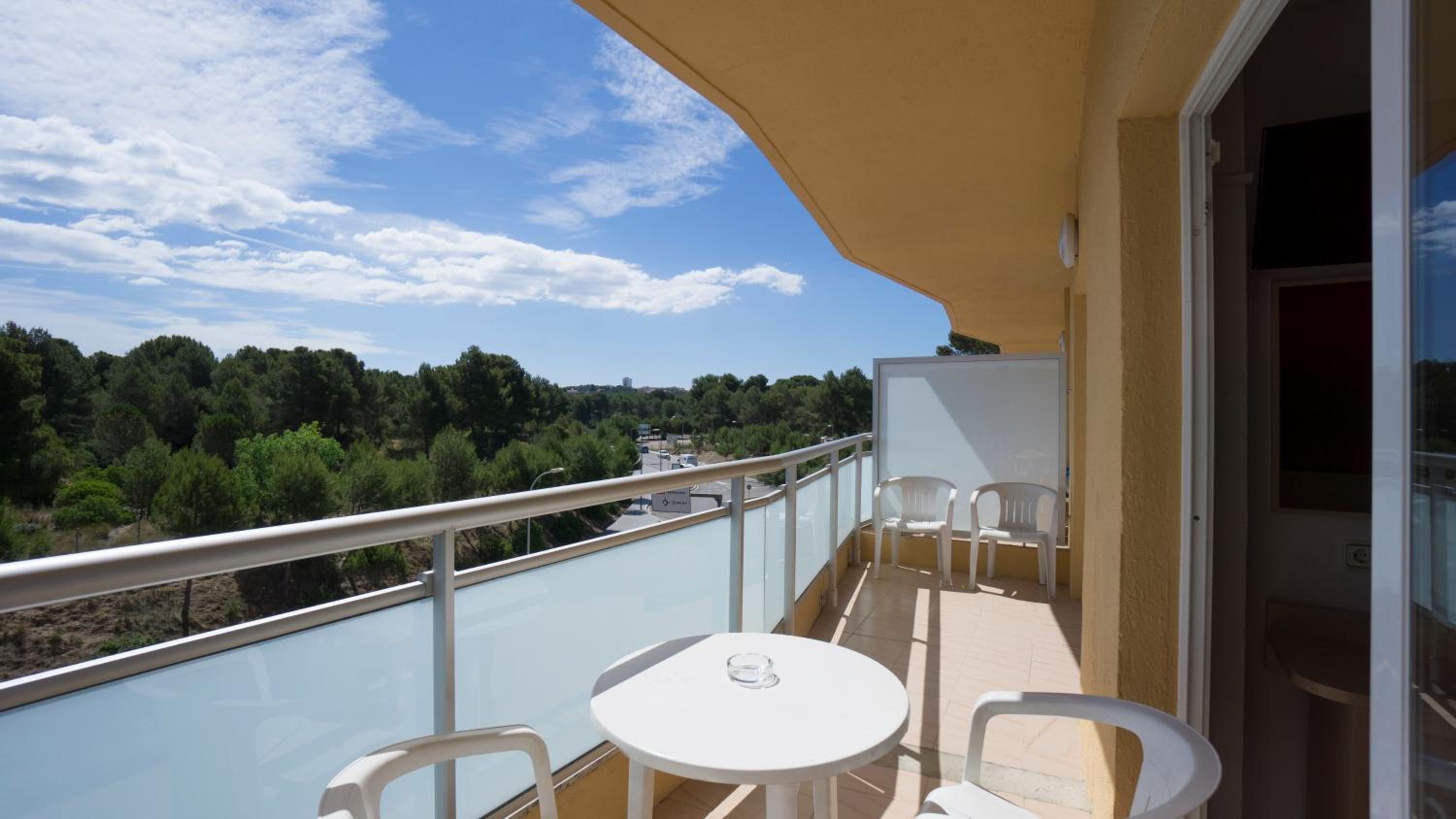 Family Room with Terrace (2 Adults + 2 Children)