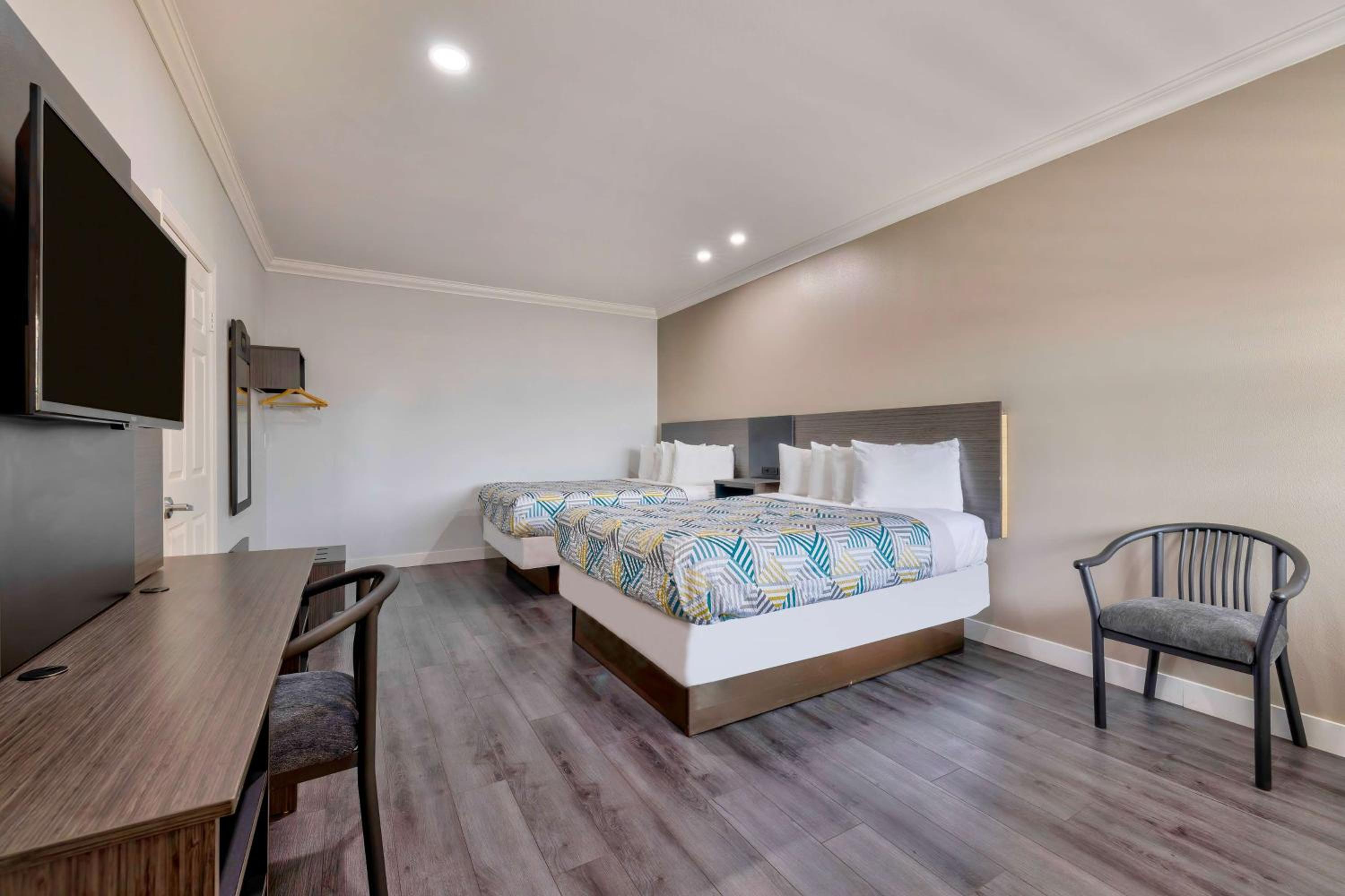 Queen Room with Two Queen Beds - Non-Smoking