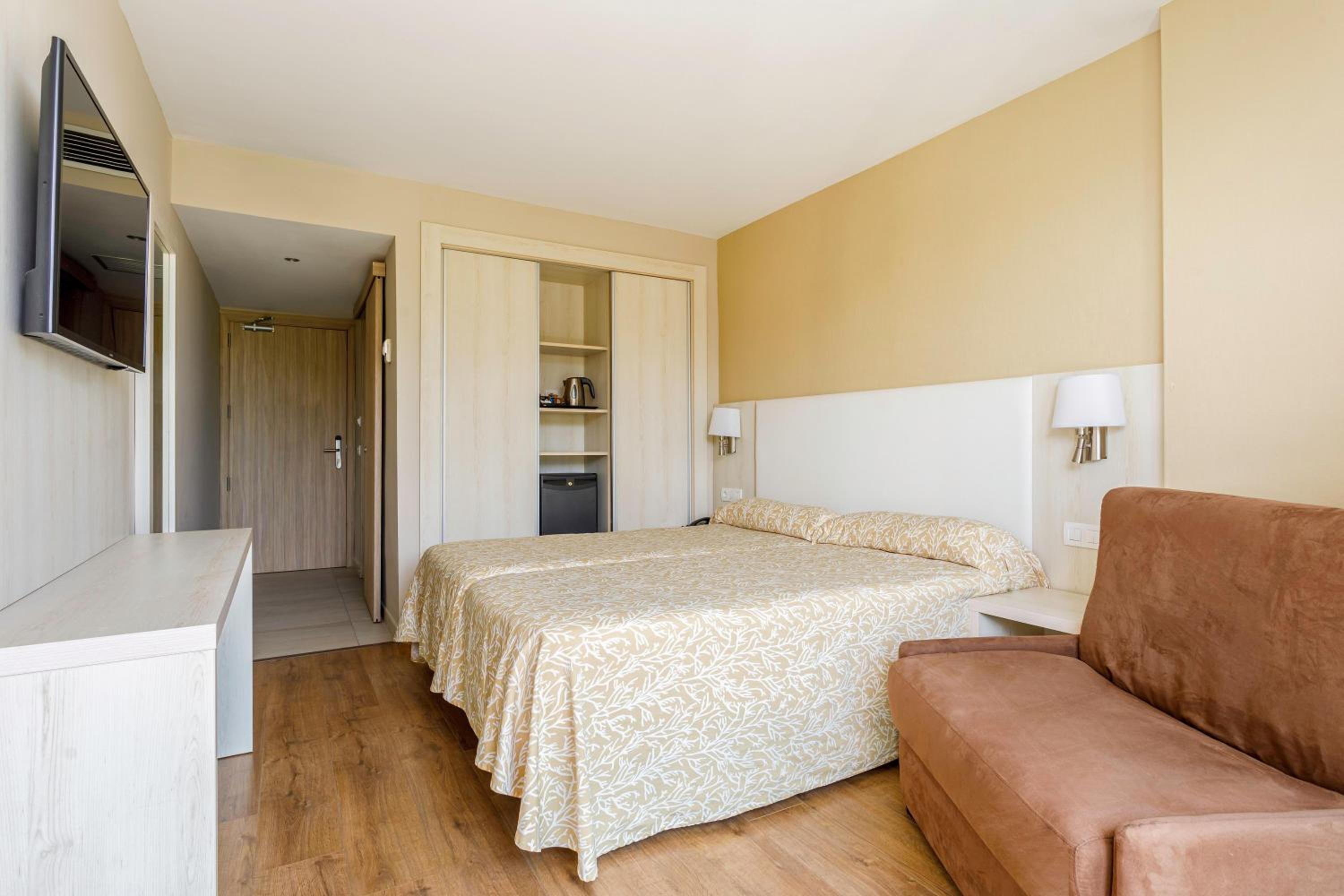 Standard Double Room (2 Adults + 1 Child)