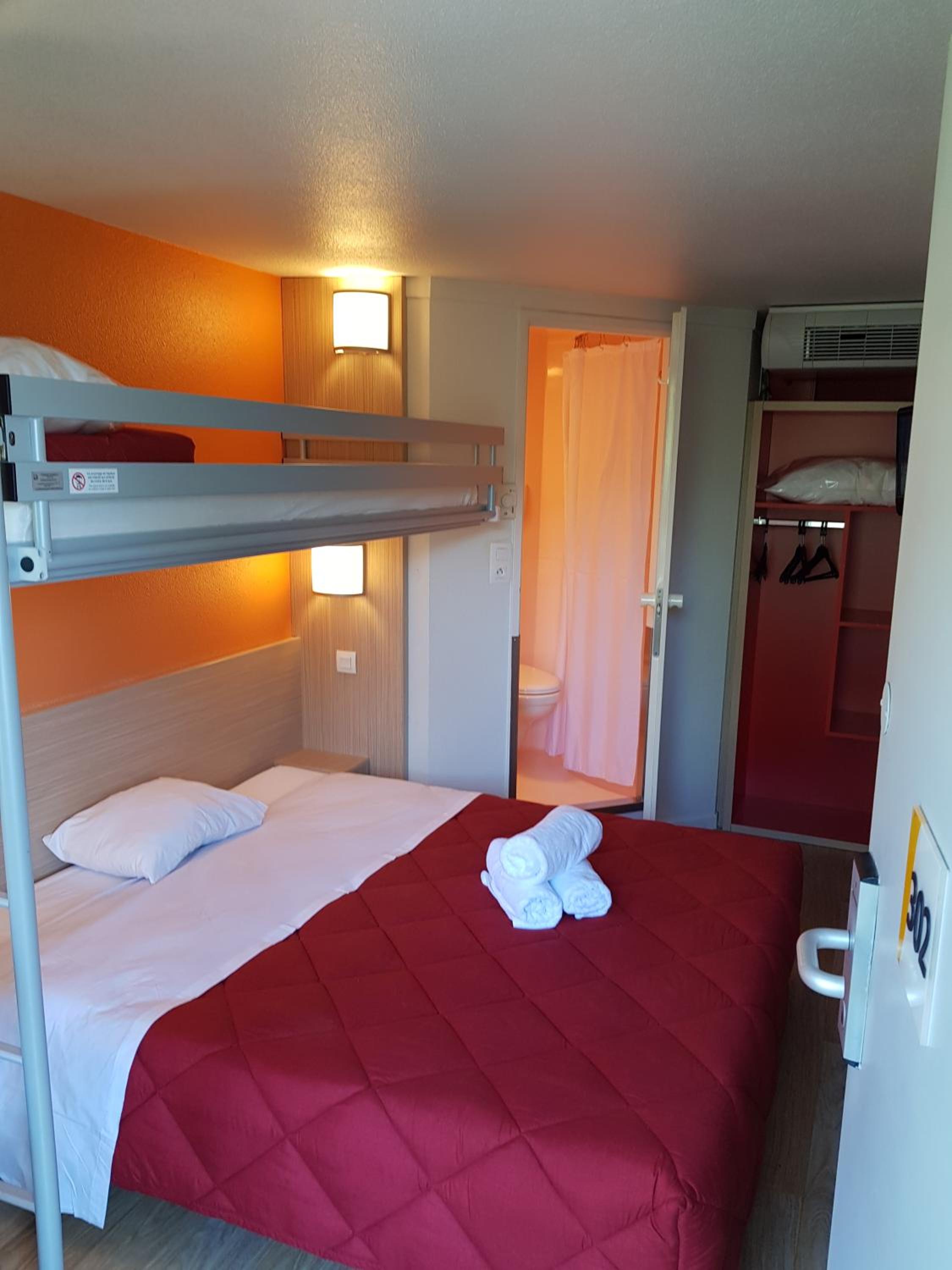 Triple Room (1 Double Bed + 1 Single Bed)