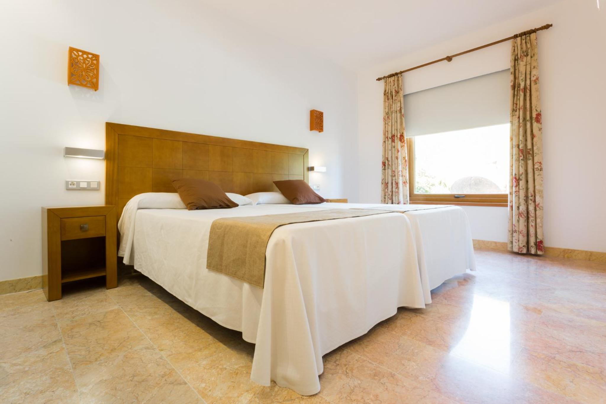 Twin Room with Parking