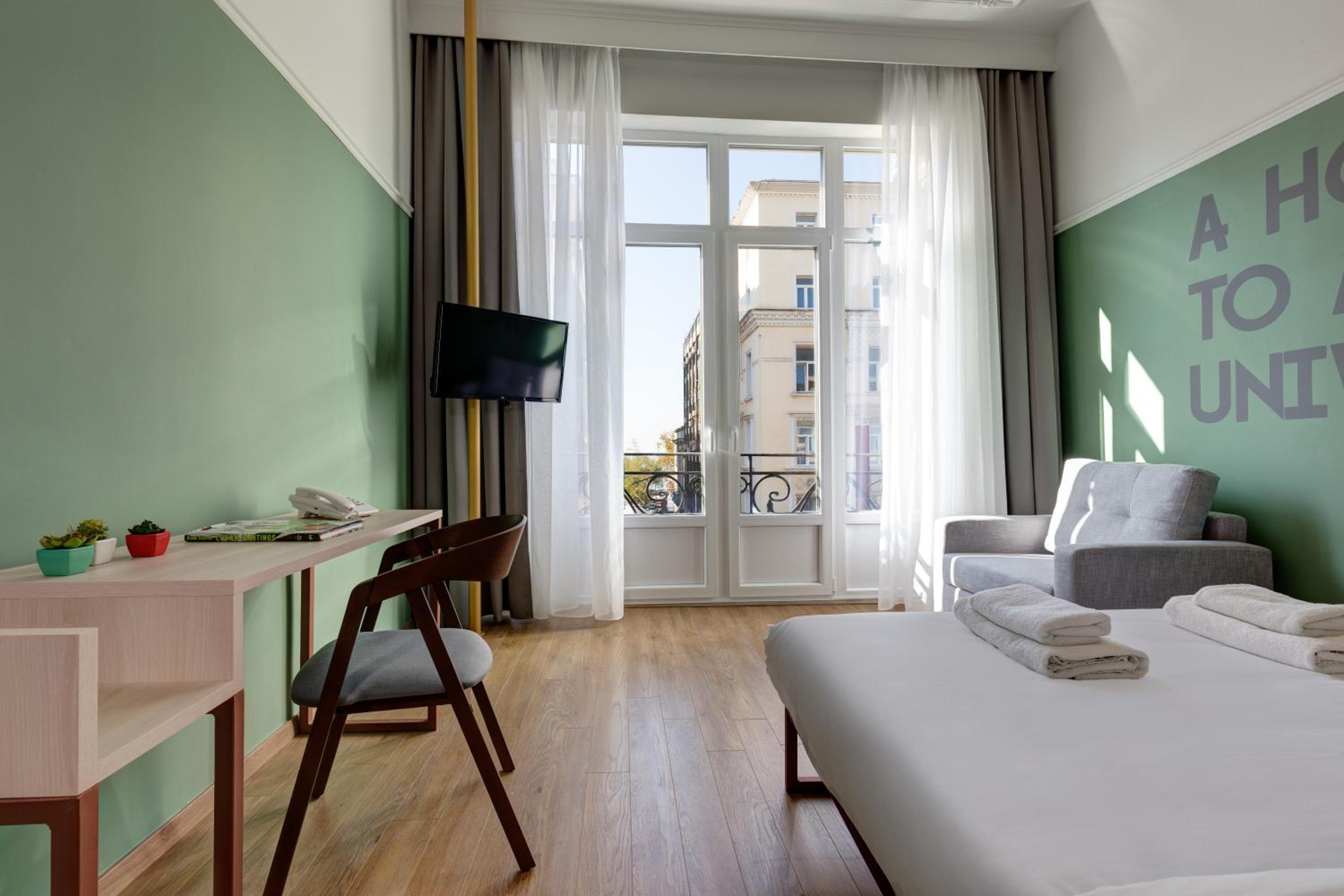 Large Partial Sea View Room 