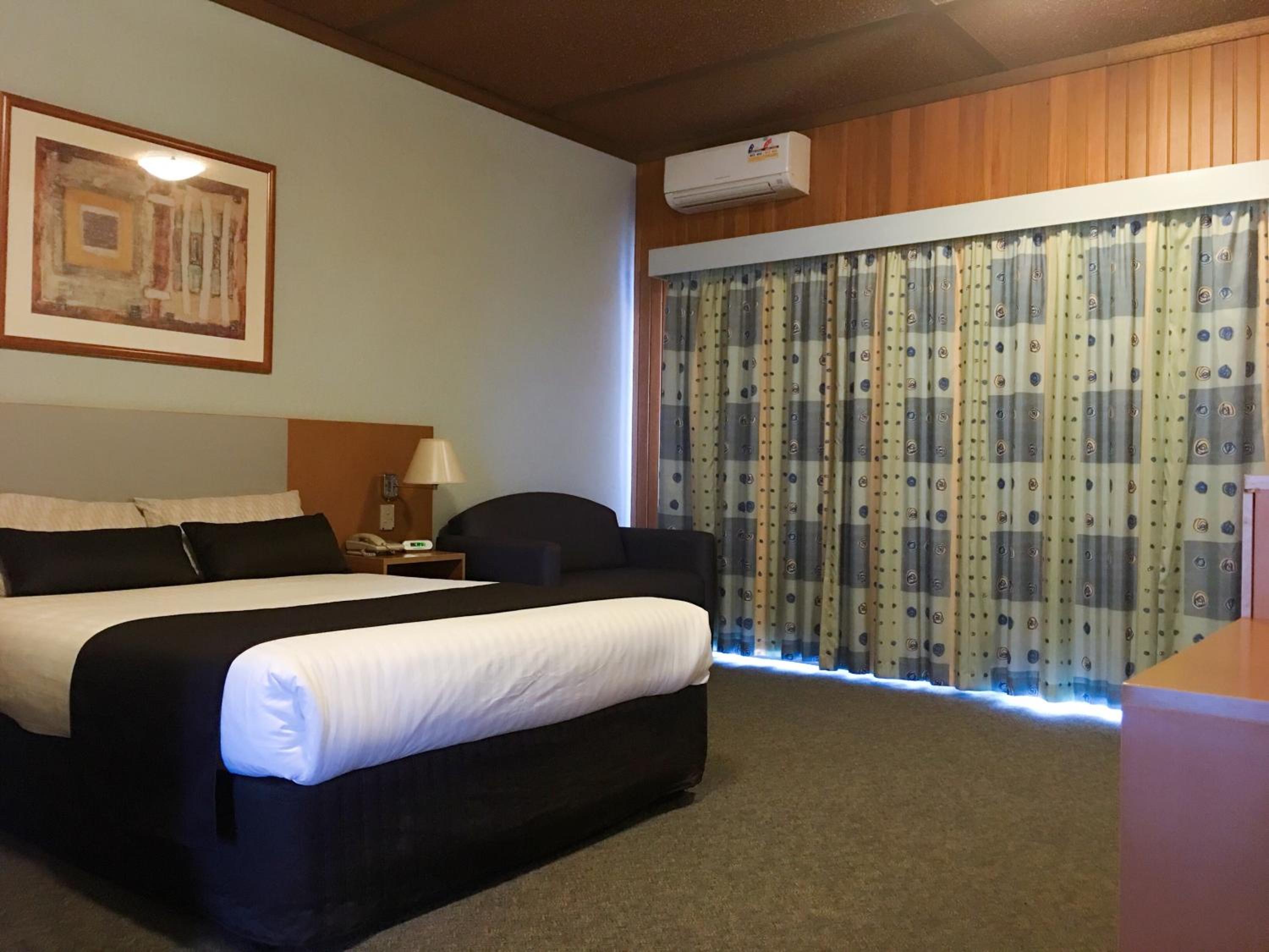 Queen Room - Aboveground