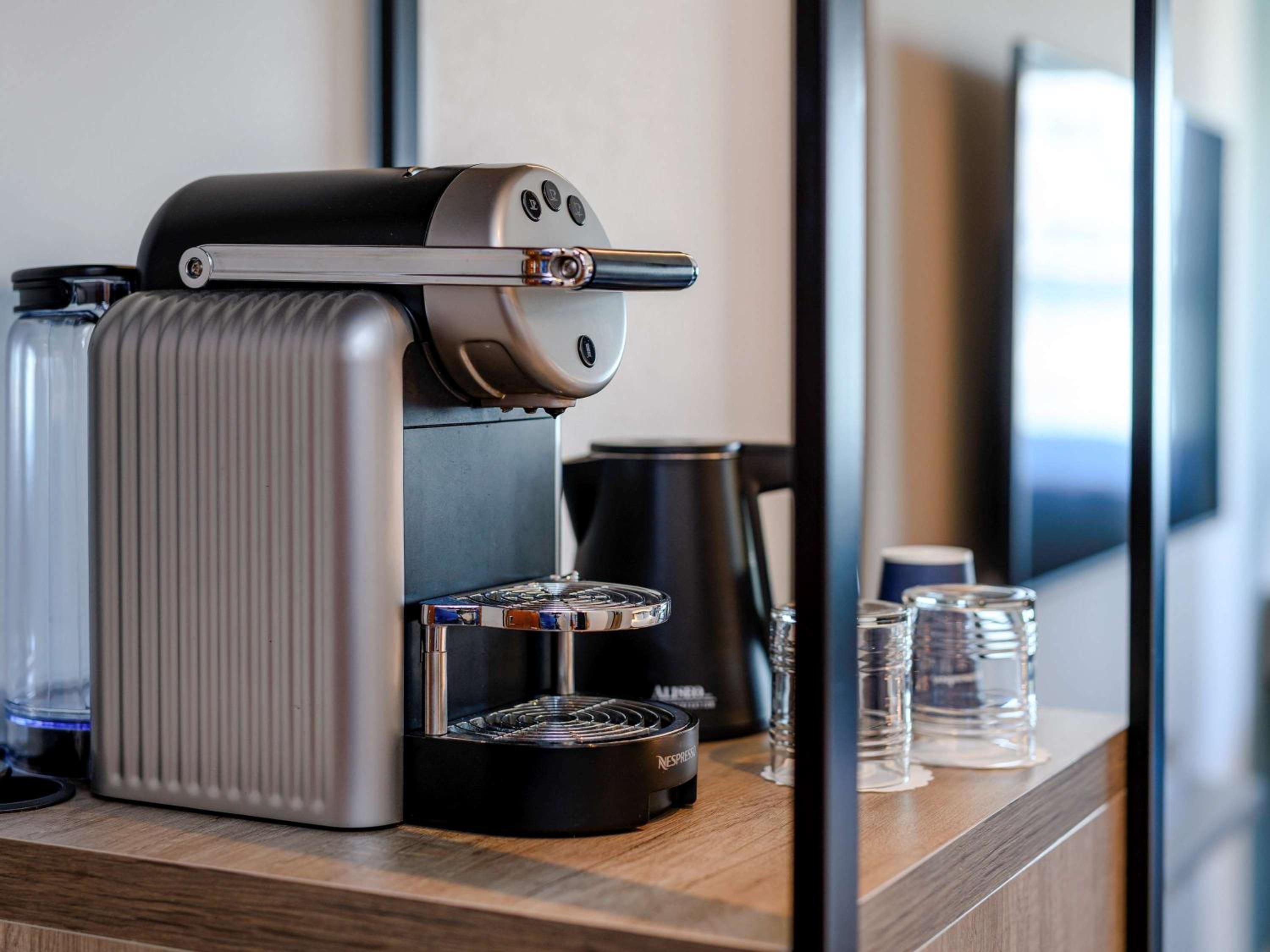 Executive Room with 1 Queen Bed and Sofa