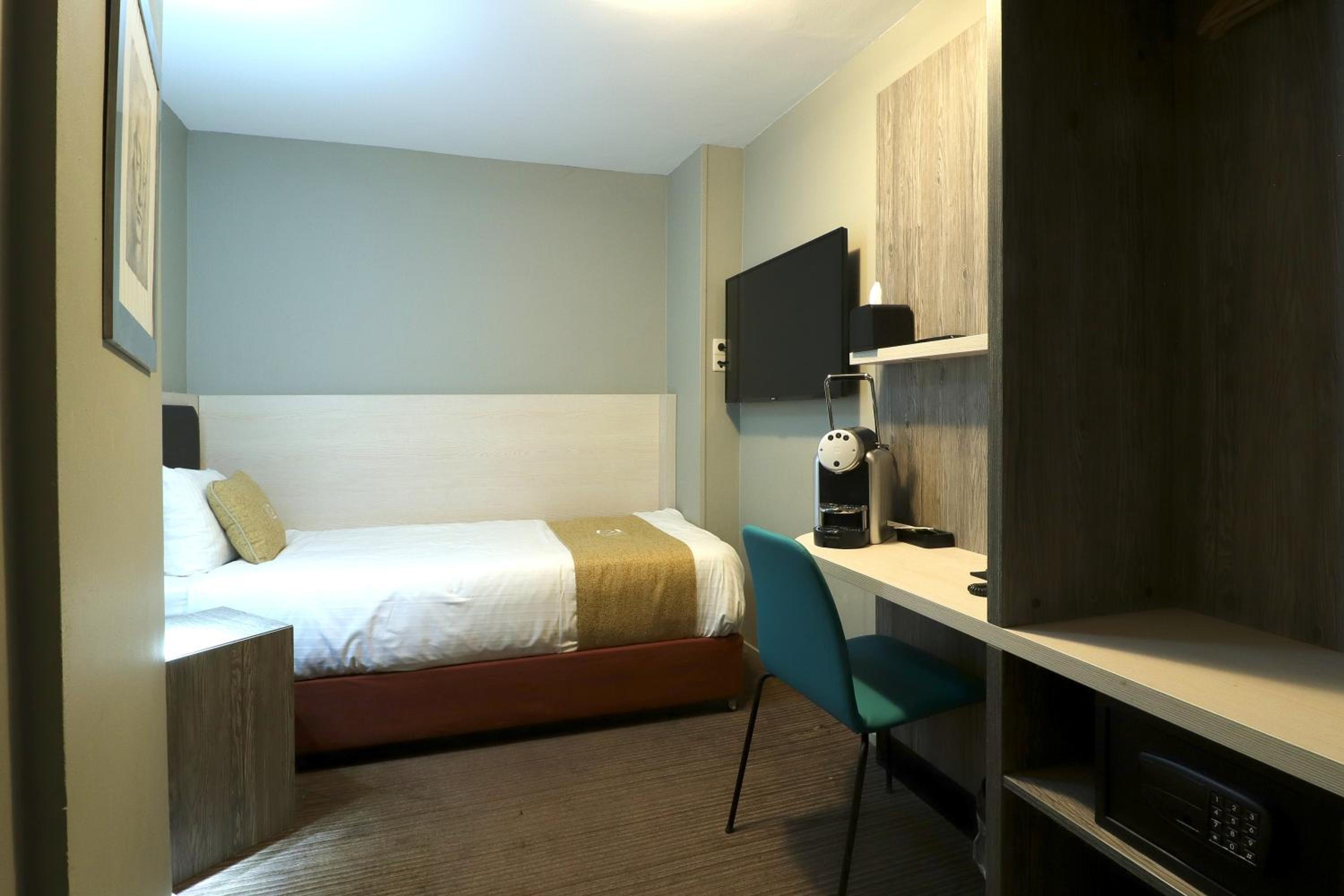 Single Room without Window