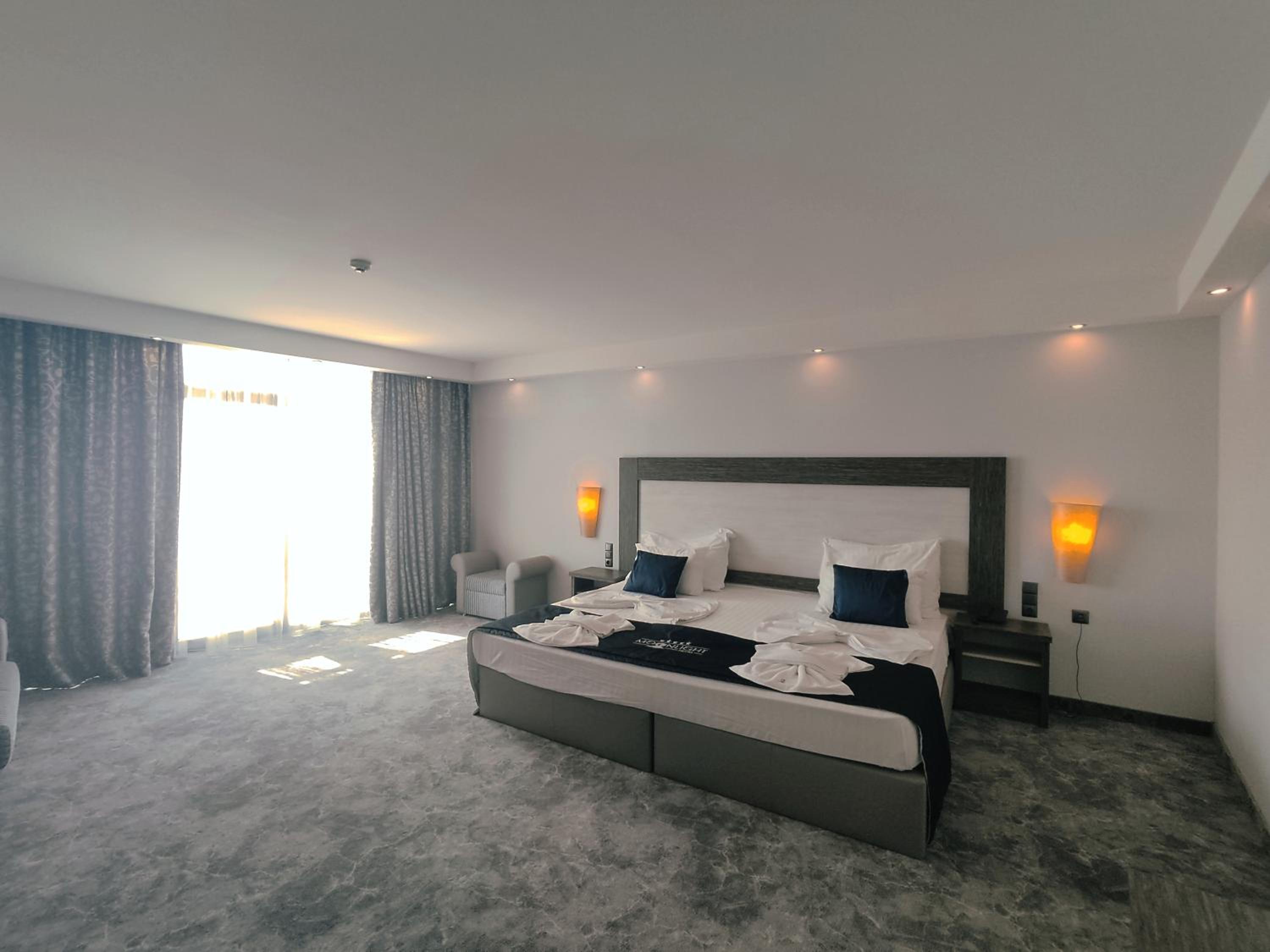 Junior Suite Sea View (2 Adults + 2 Children)