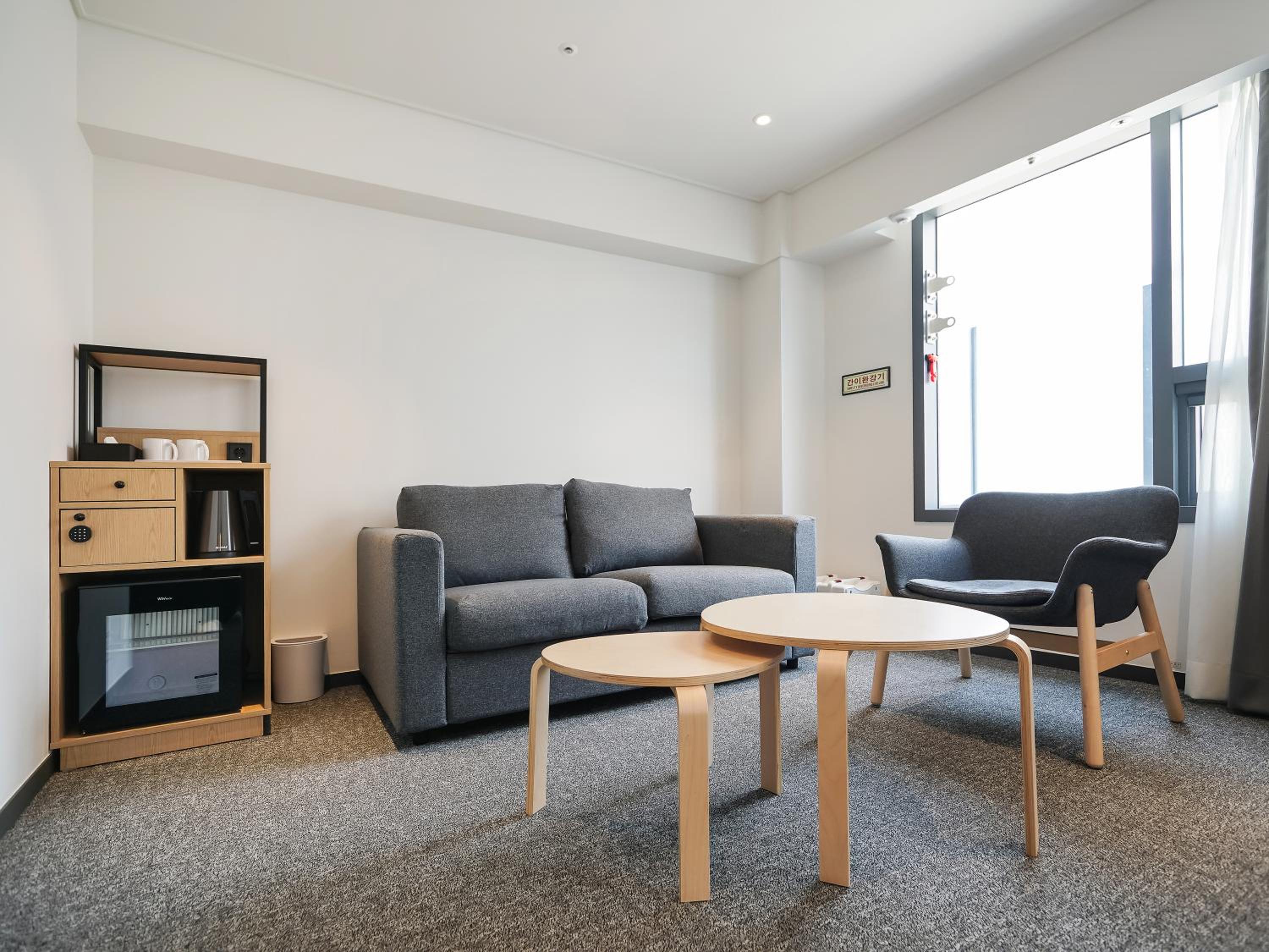 Suite room With Complimentary Breakfast