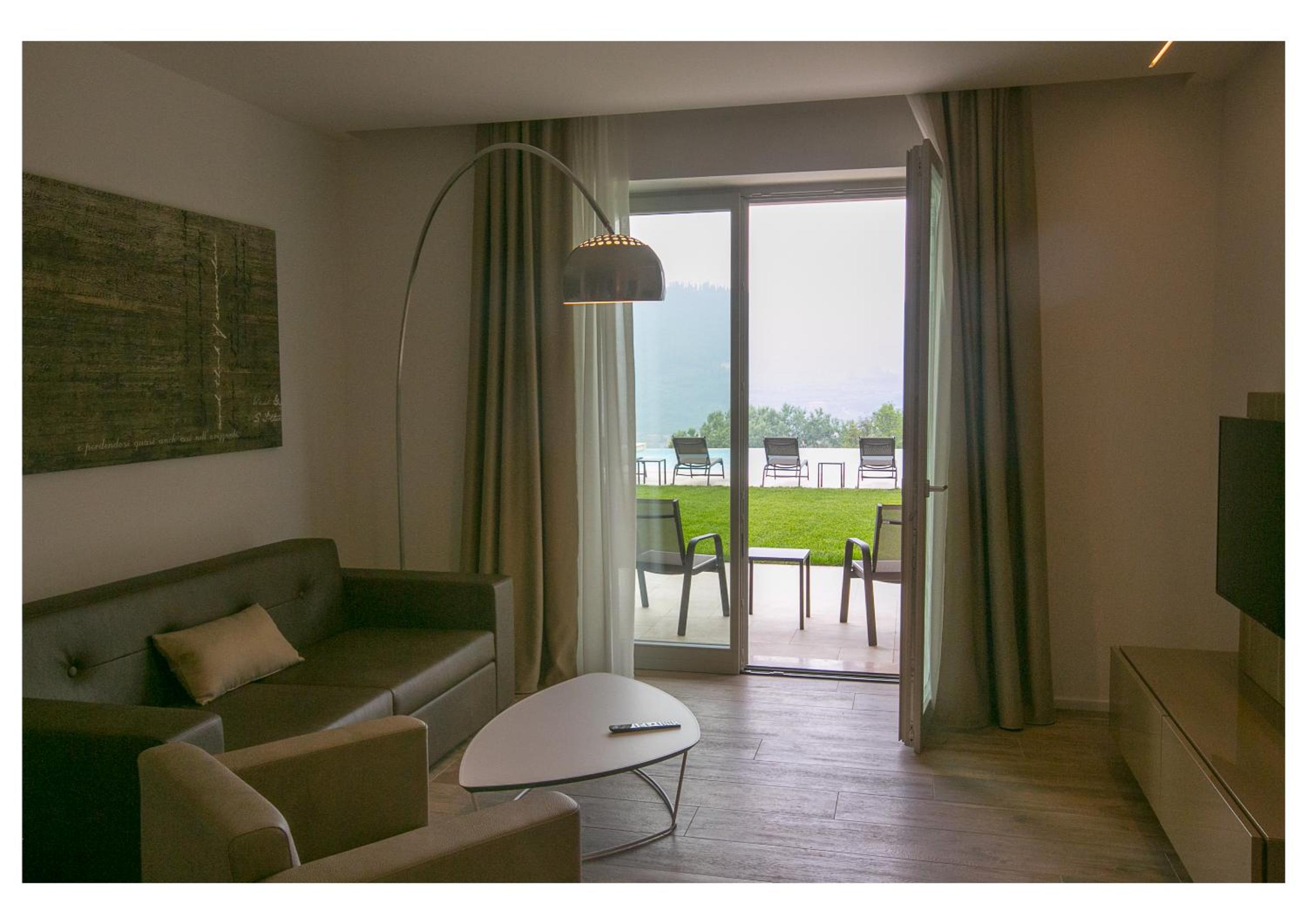 Junior Suite with Patio and Pool View - Ground Floor