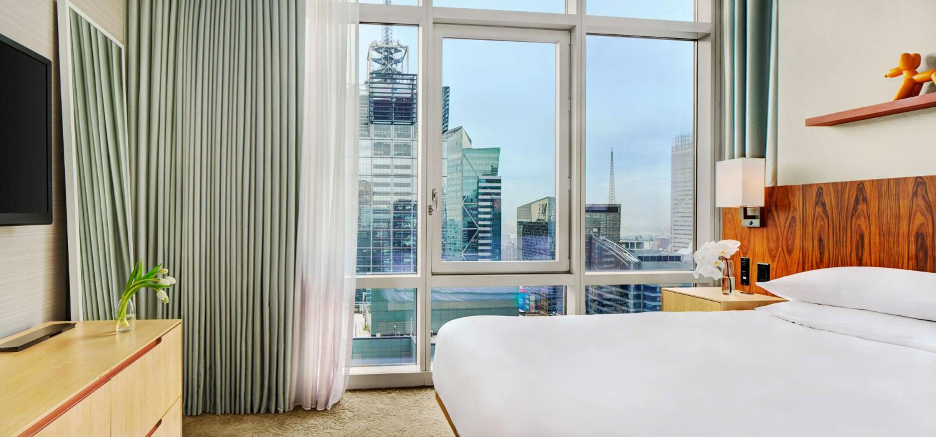 King Suite with Times Square View