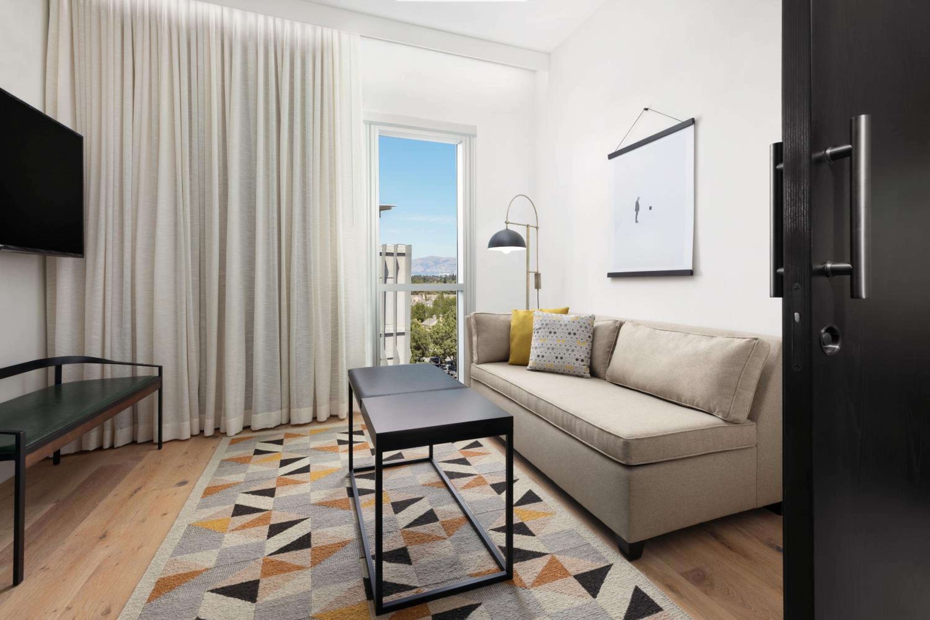 One-Bedroom King Suite