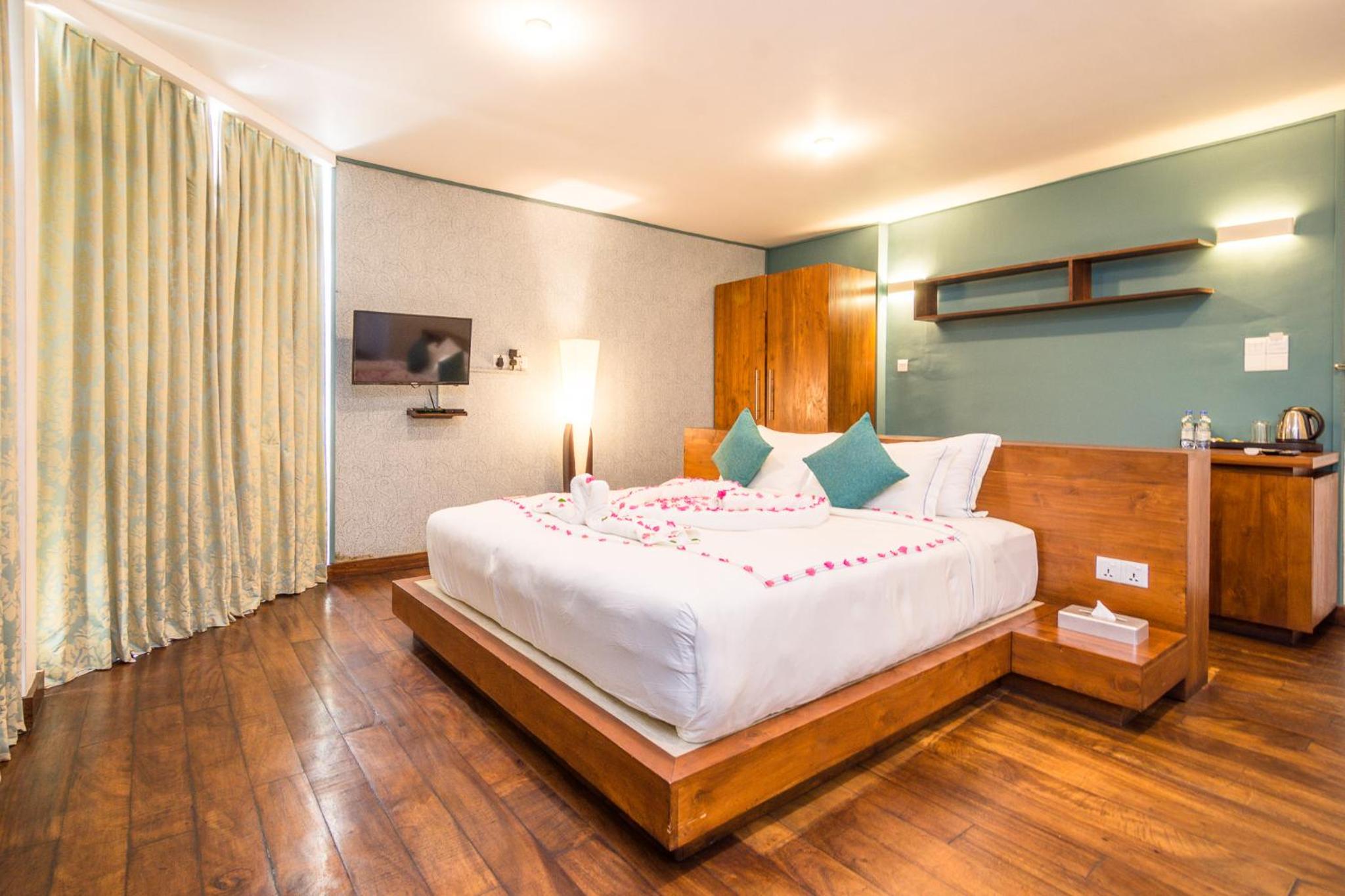 Suite with Lake View