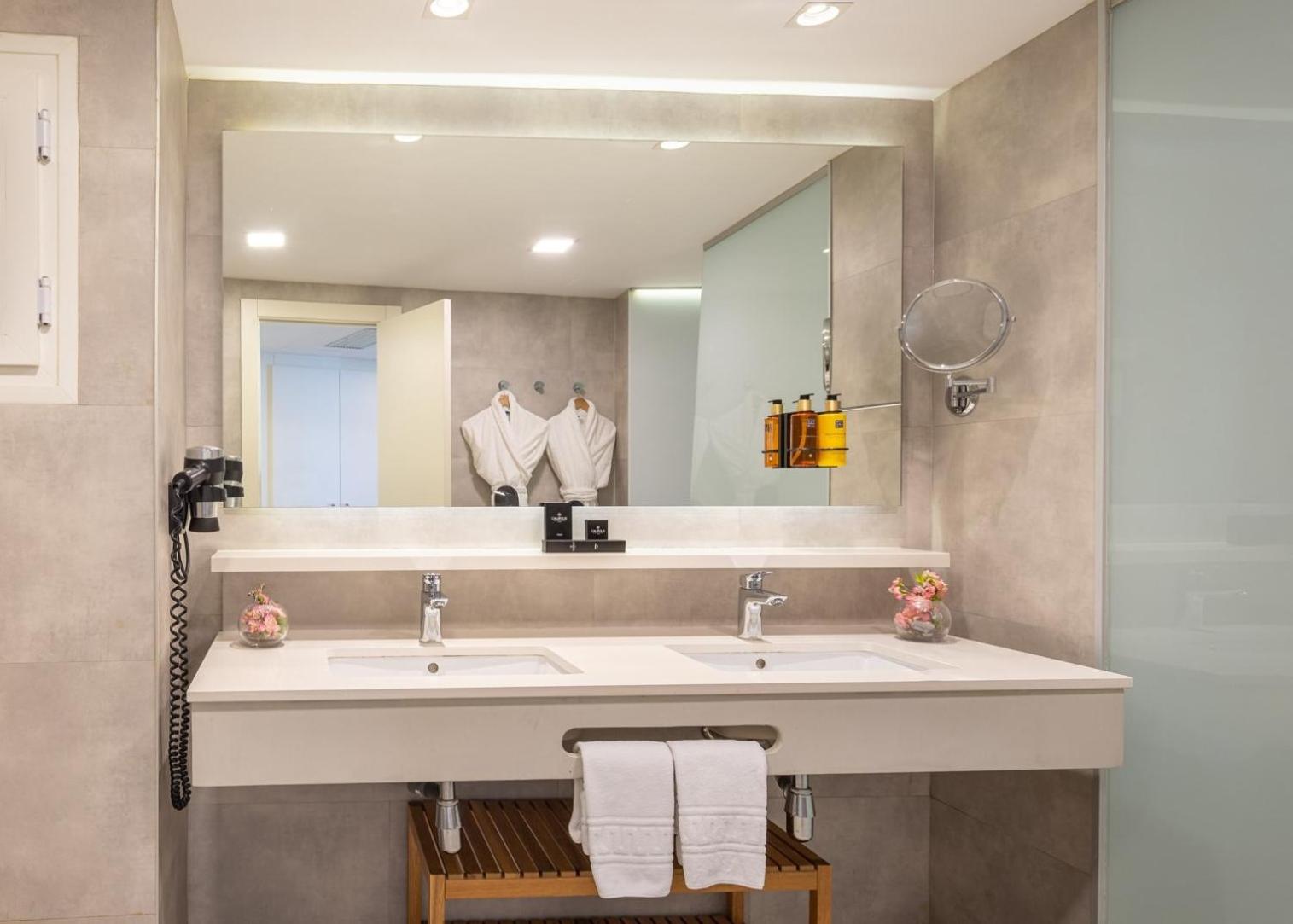 Junior Suite Side Sea View (2 Adults)