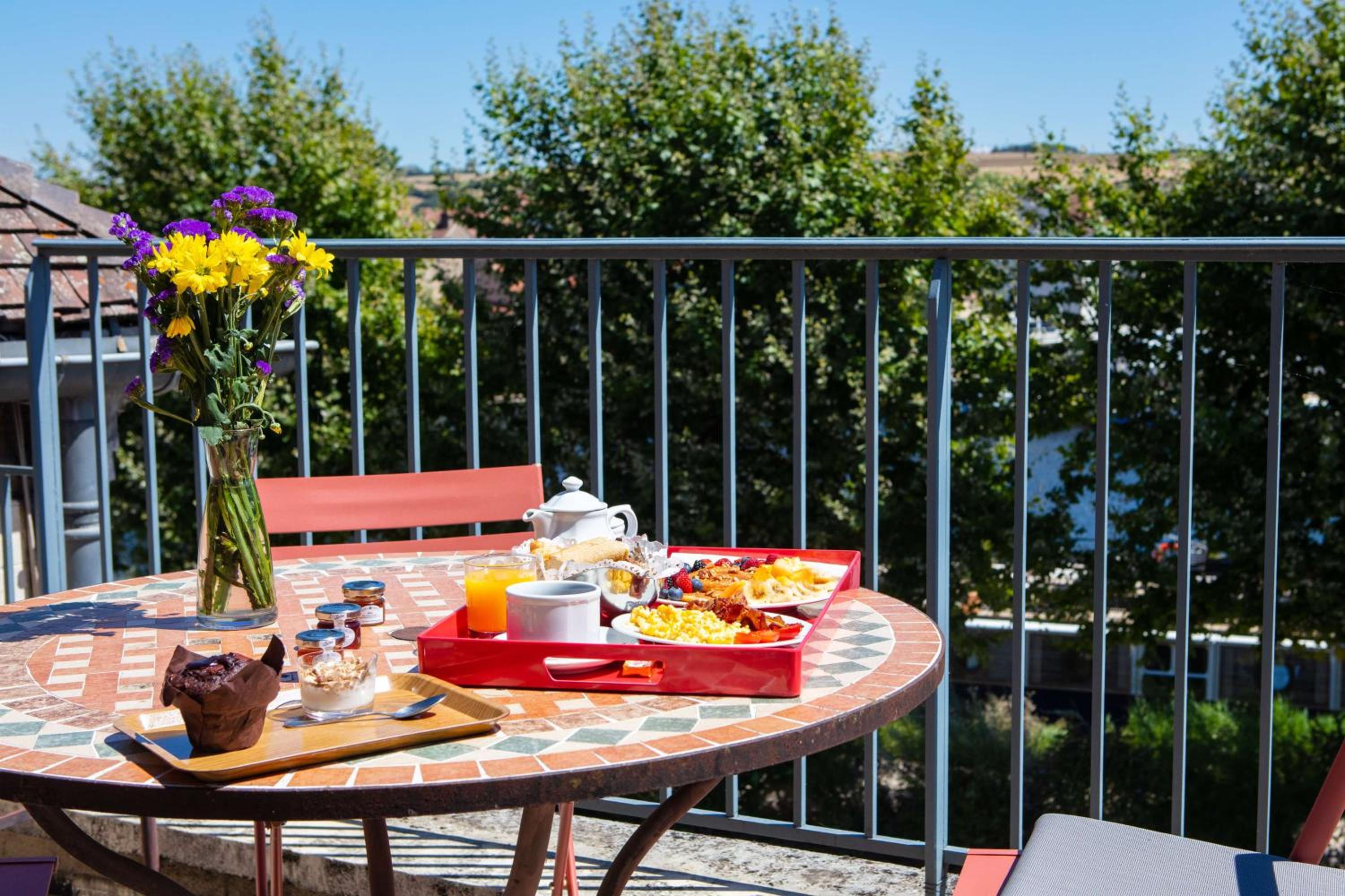 Suite with King Bed and View - Non-Smoking