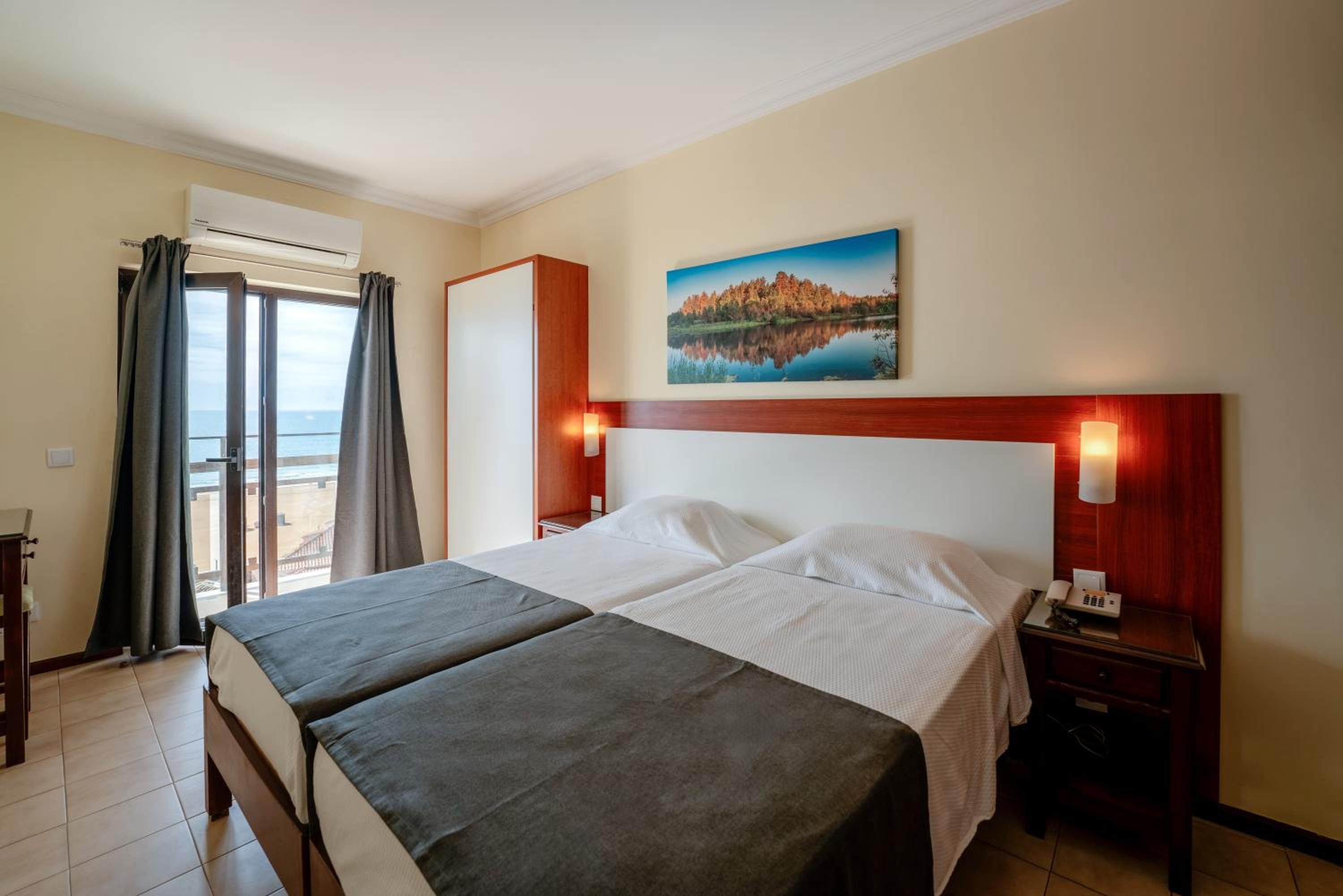 Standard Triple Room with Sea View