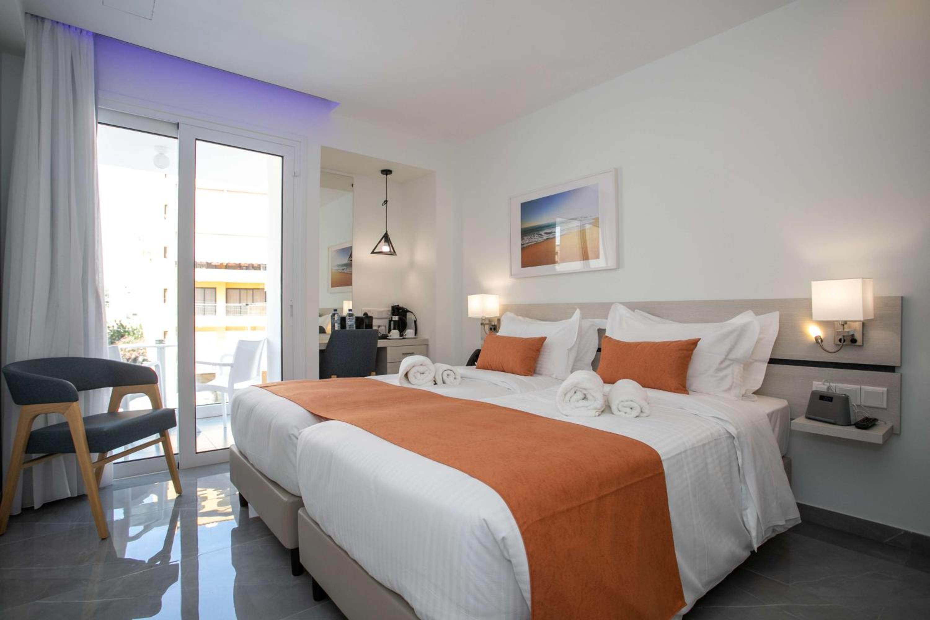 Triple Room with Two Single Beds and Sofa Bed - Non-Smoking