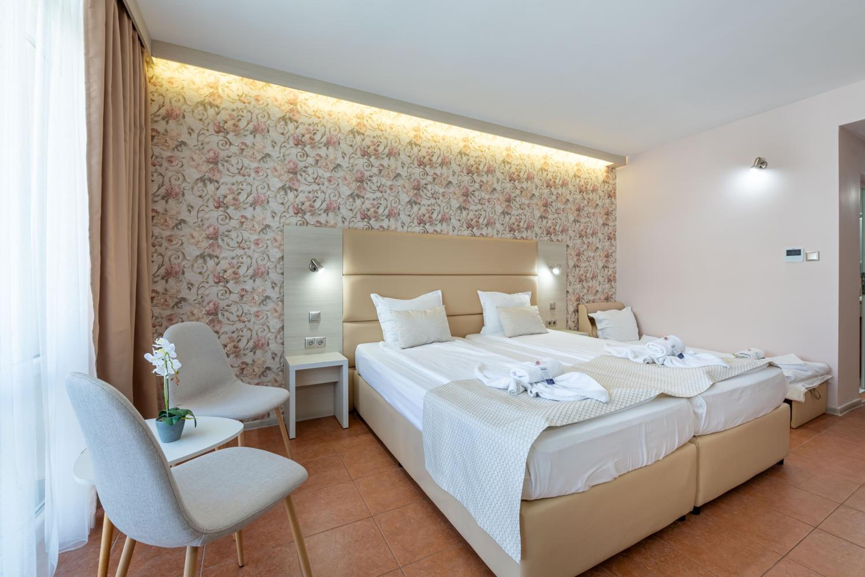 Twin Room with Partial Sea View and Balcony