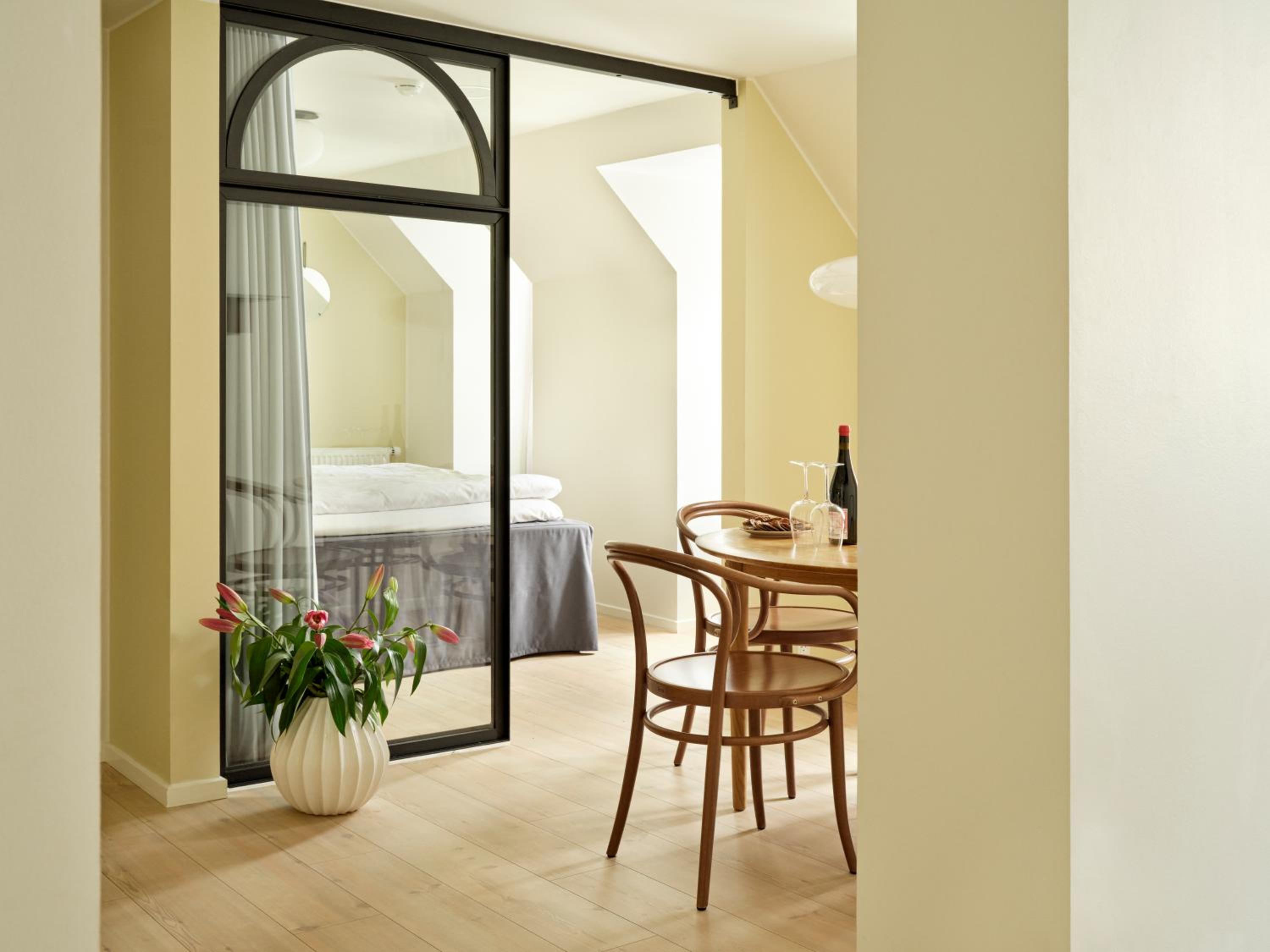 Superior One-Bedroom Apartment