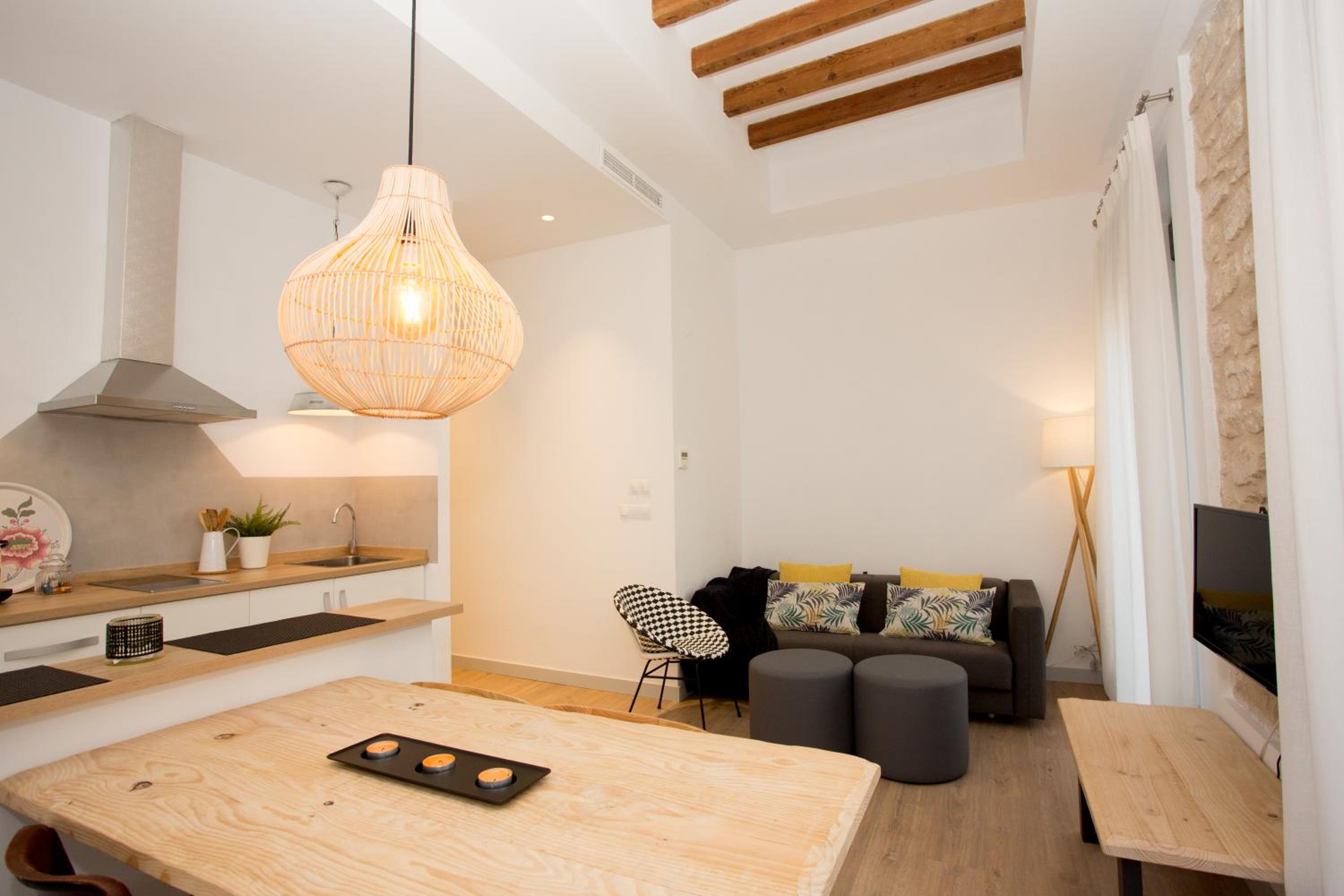 One-Bedroom Apartment with Shower