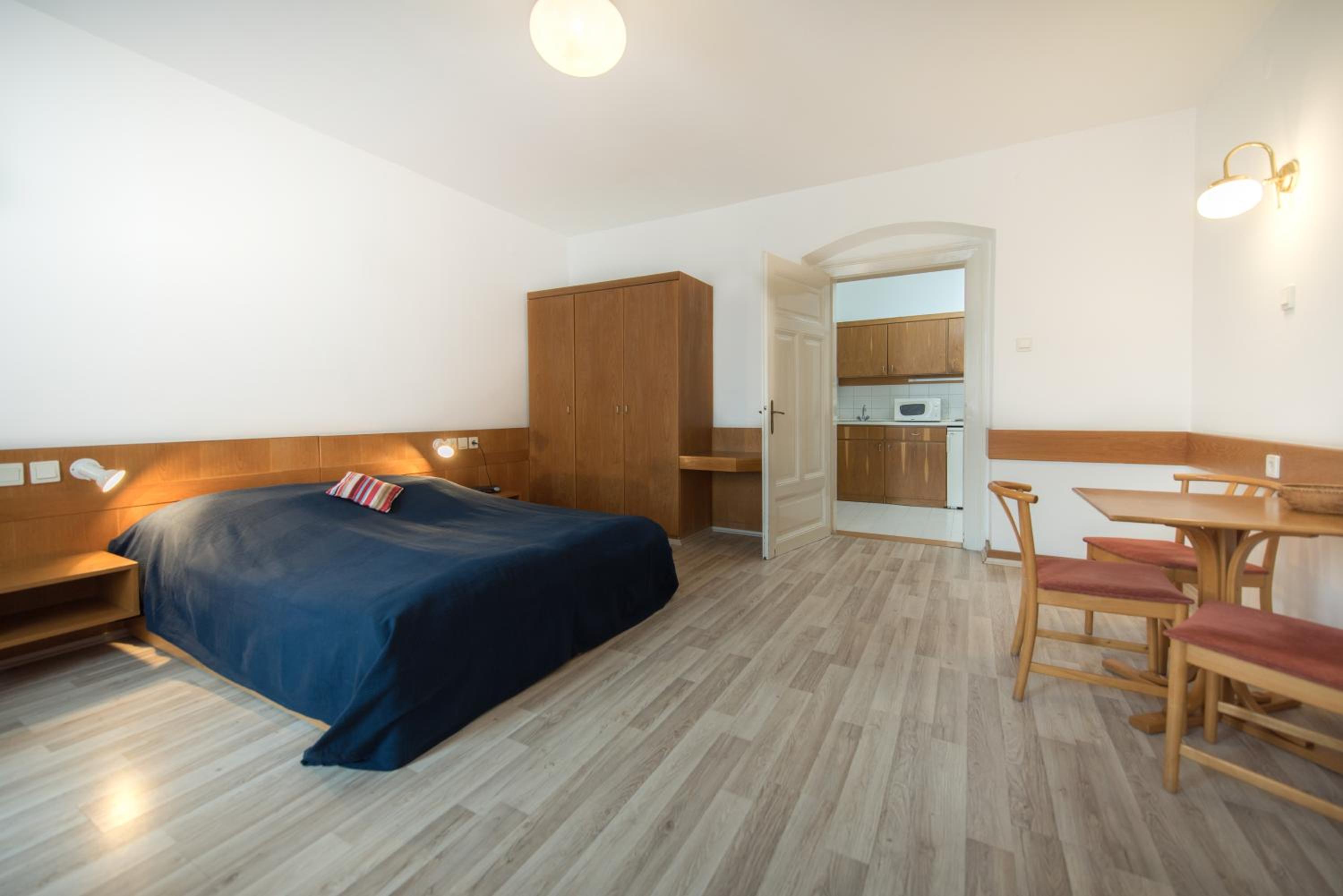 Apartment (4 Adults)