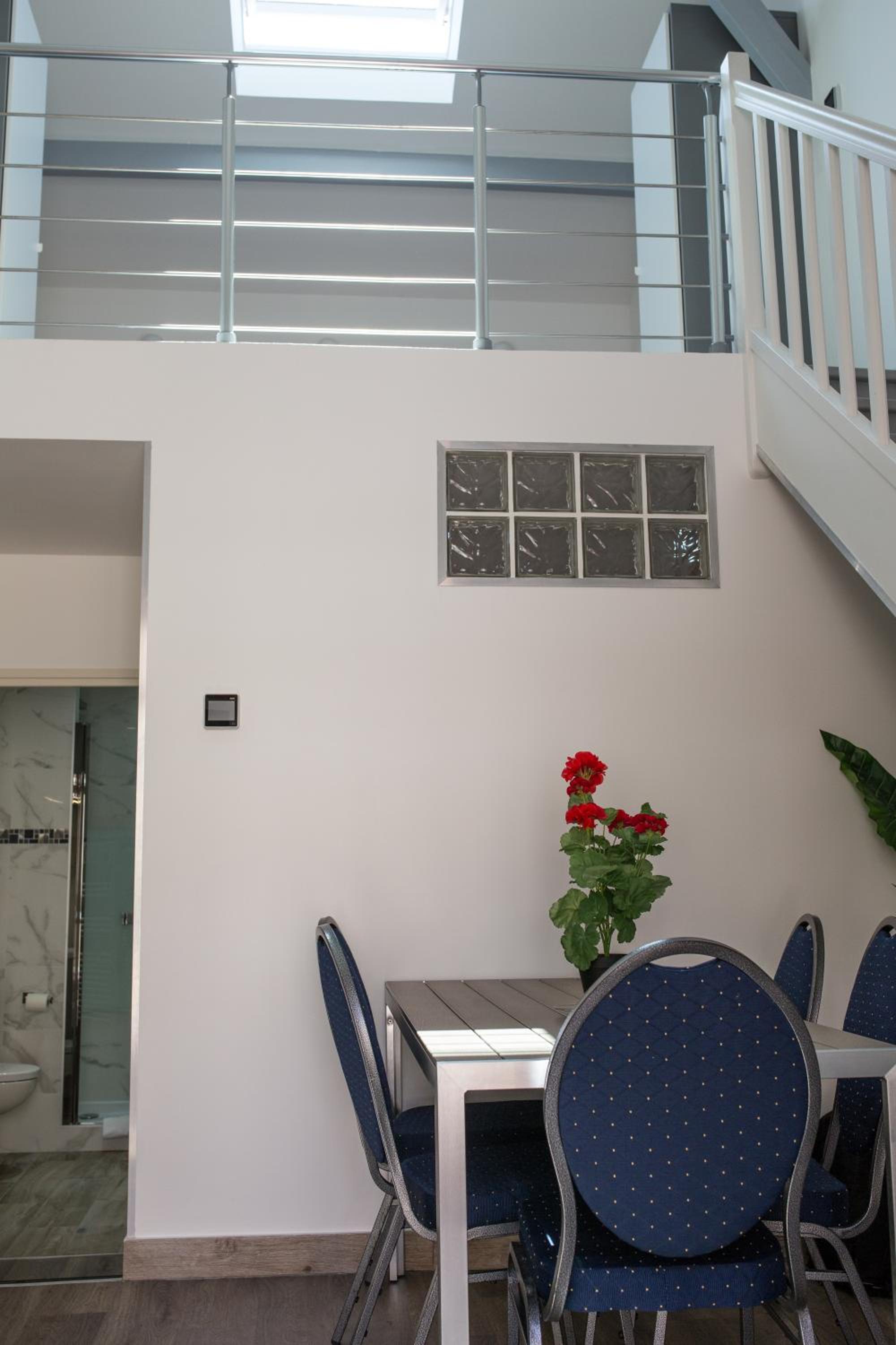 One Bed-Room Duplex Apartment with Terrace (5 Adults)