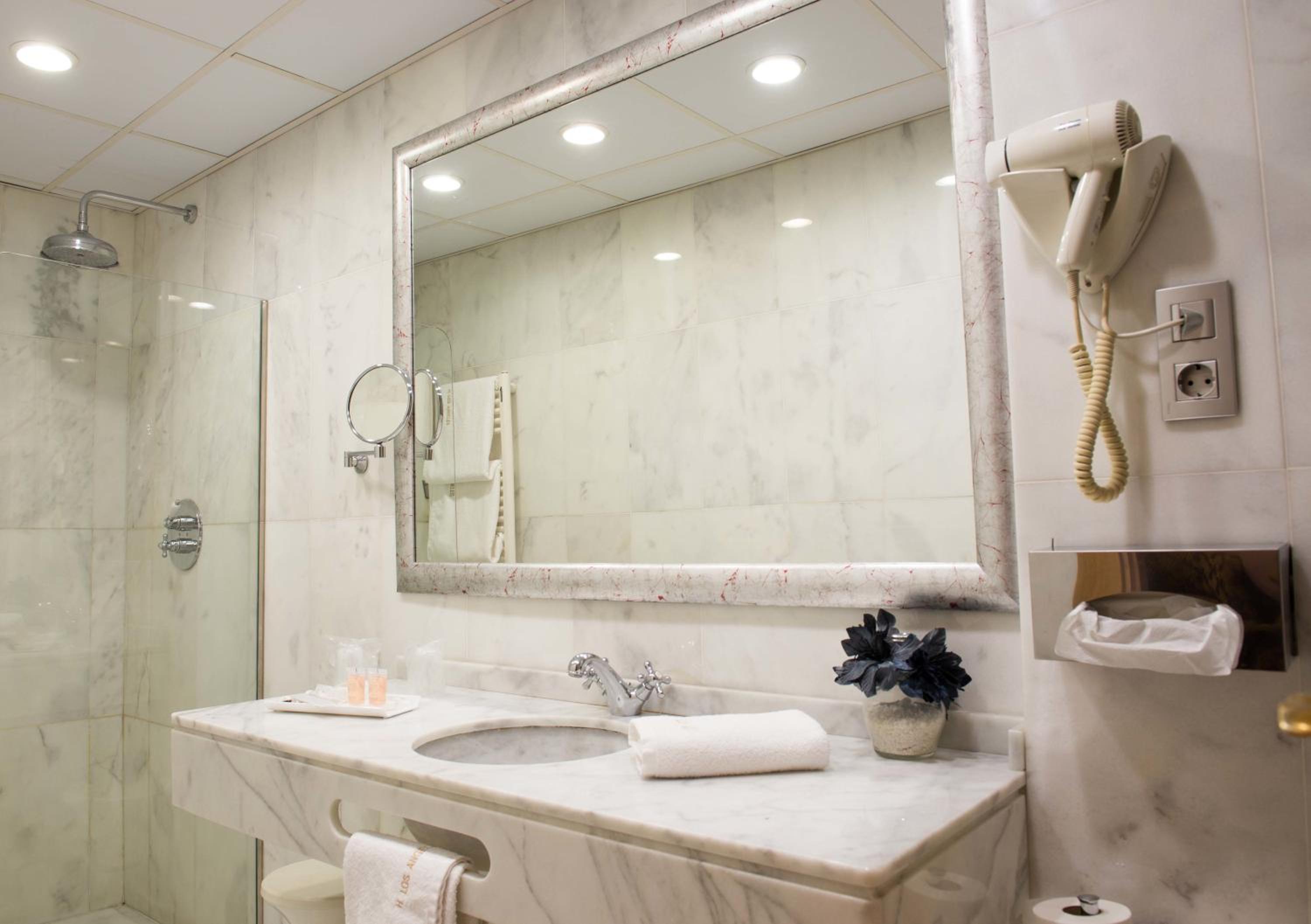 Double Room (1 Adult)